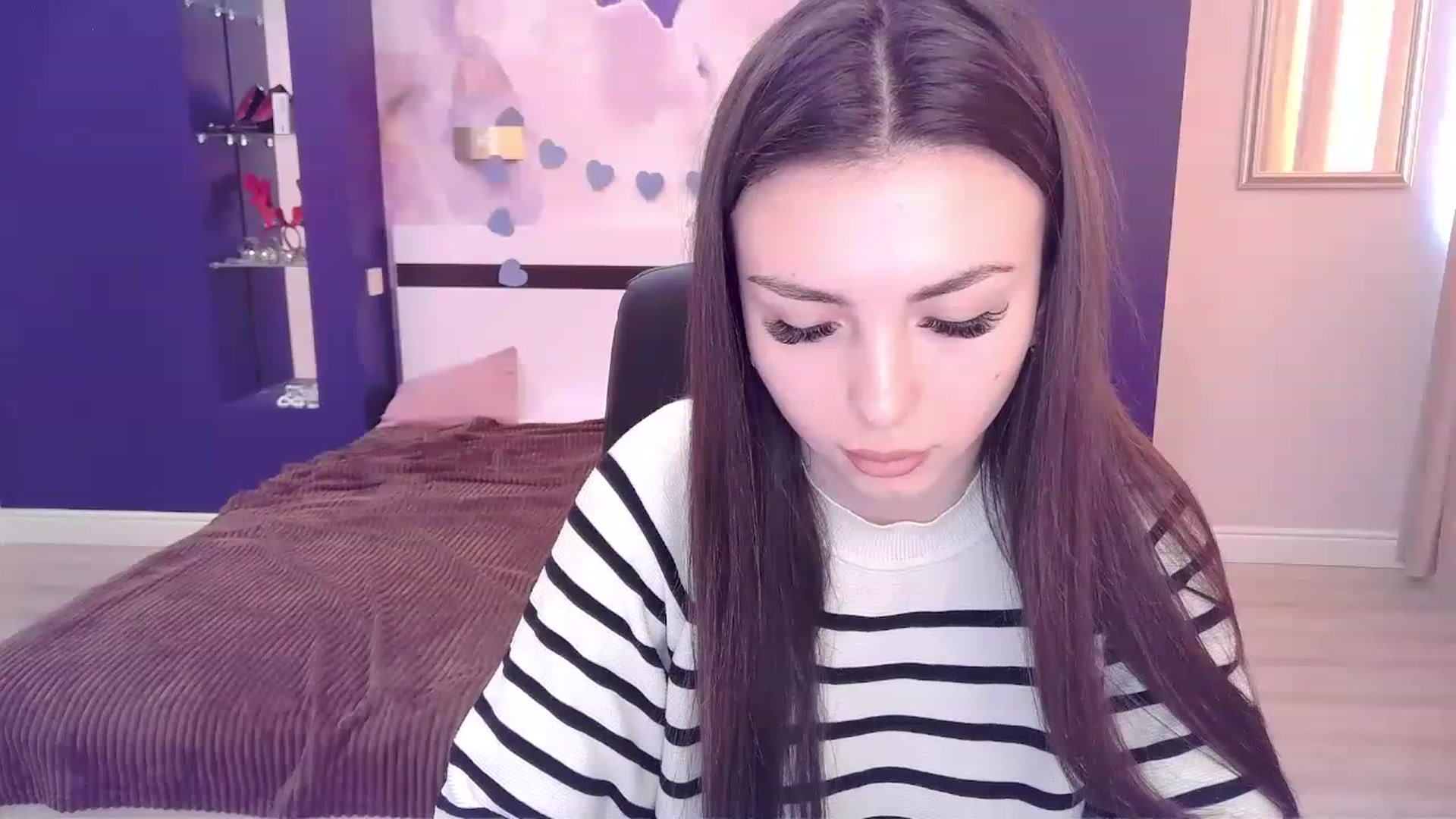 Gallery image thumbnail from Kamila_Rouds's myfreecams stream on, 12/29/2022, 11:40 image 9 of 20
