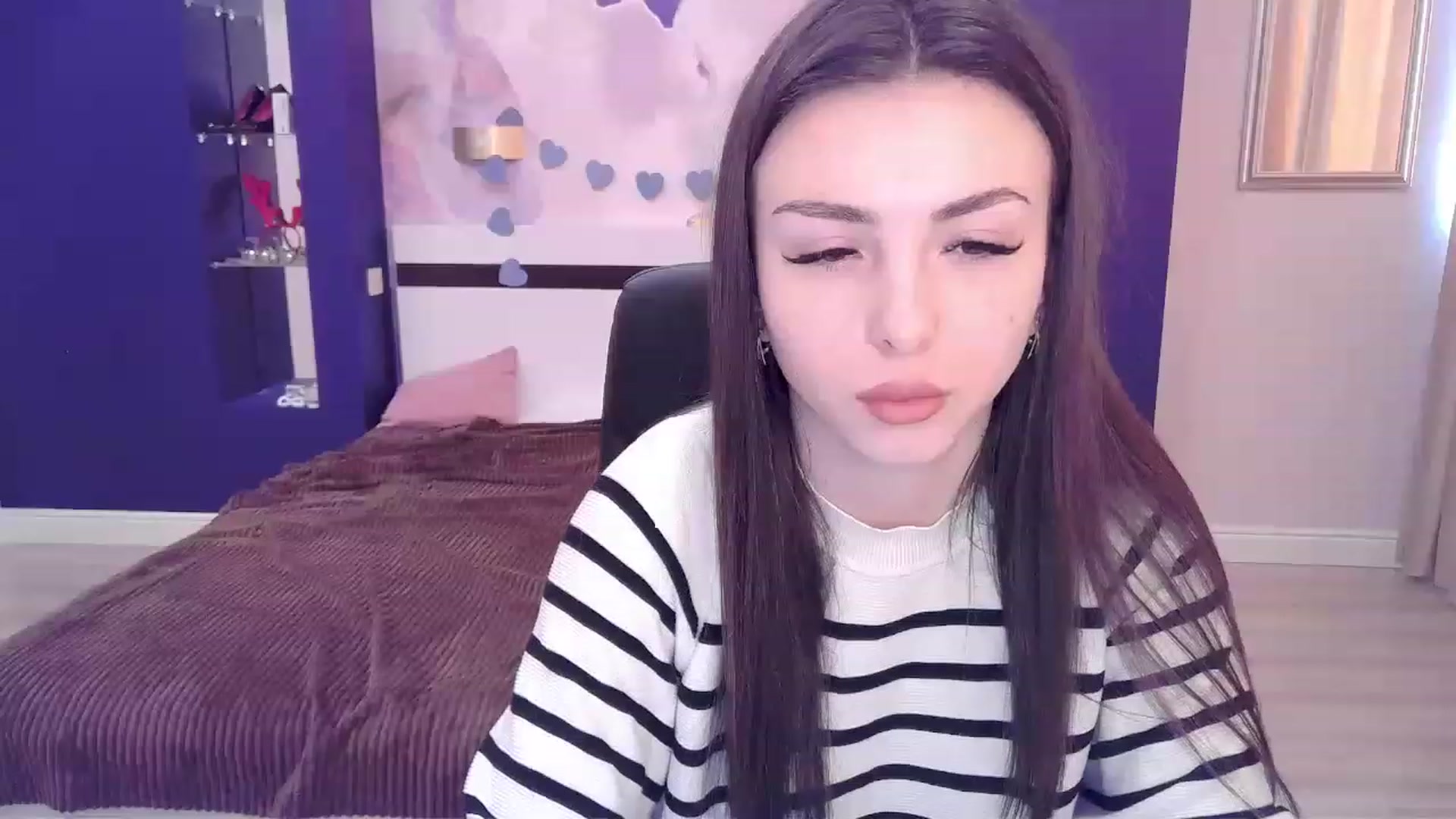 Gallery image thumbnail from Kamila_Rouds's myfreecams stream on, 12/29/2022, 11:40 image 8 of 20
