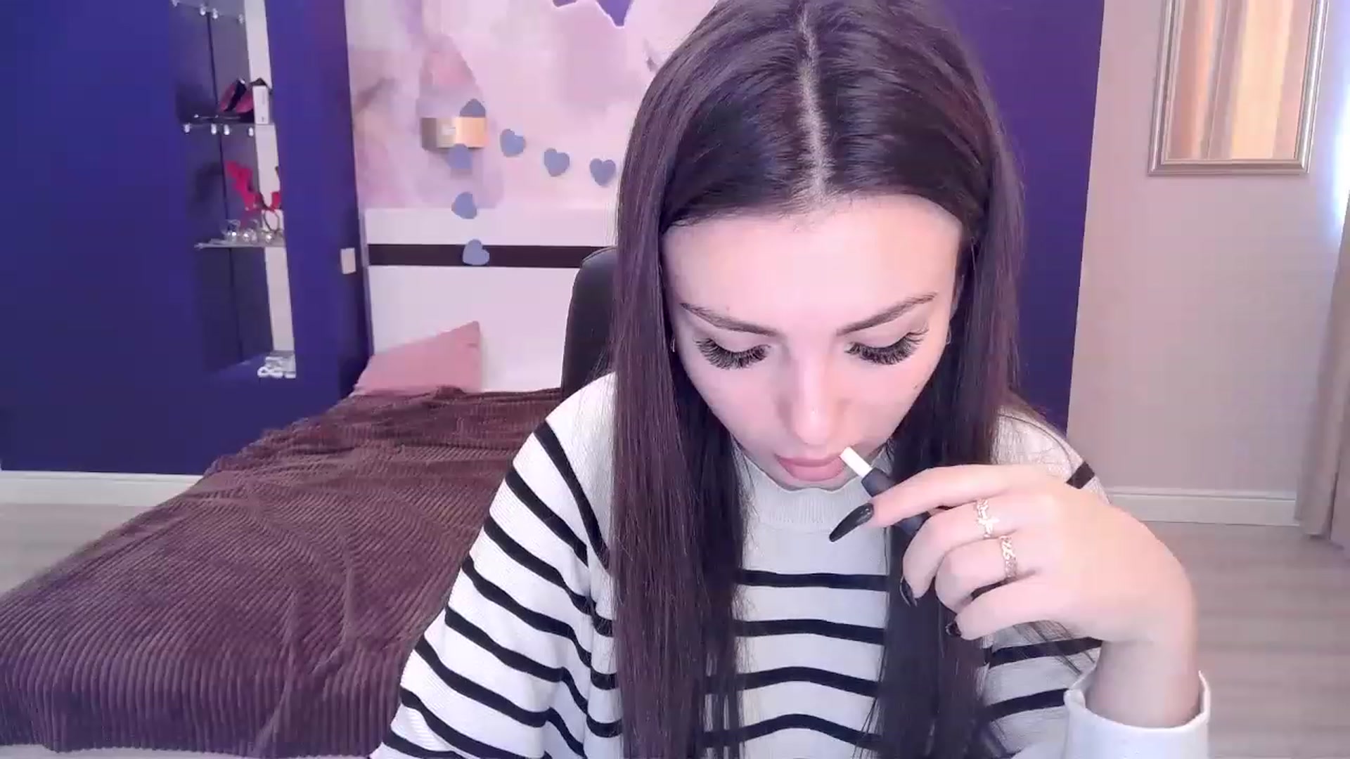 Gallery image thumbnail from Kamila_Rouds's myfreecams stream on, 12/29/2022, 11:40 image 10 of 20