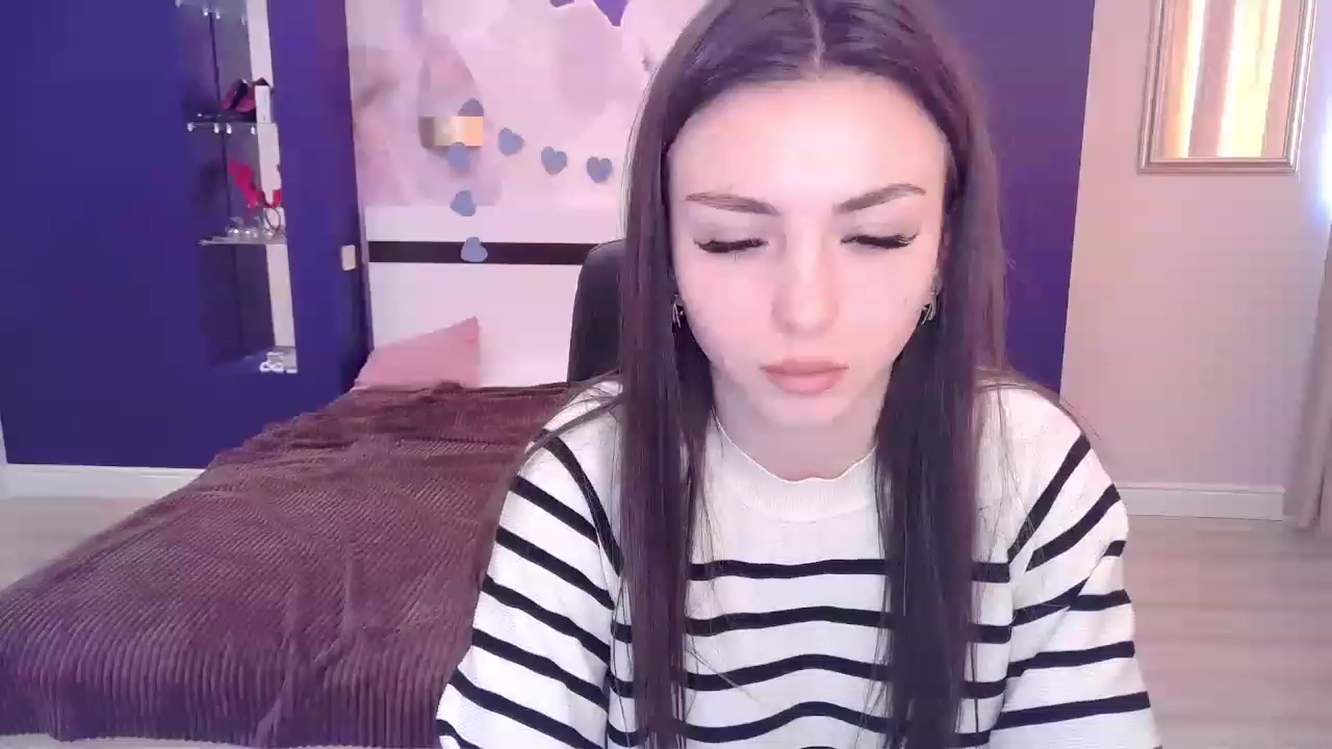 Gallery image thumbnail from Kamila_Rouds's myfreecams stream on, 12/29/2022, 11:40 image 3 of 20