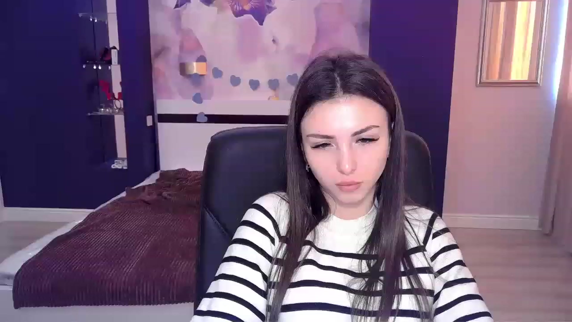 Gallery image thumbnail from Kamila_Rouds's myfreecams stream on, 12/30/2022, 11:16 image 17 of 20