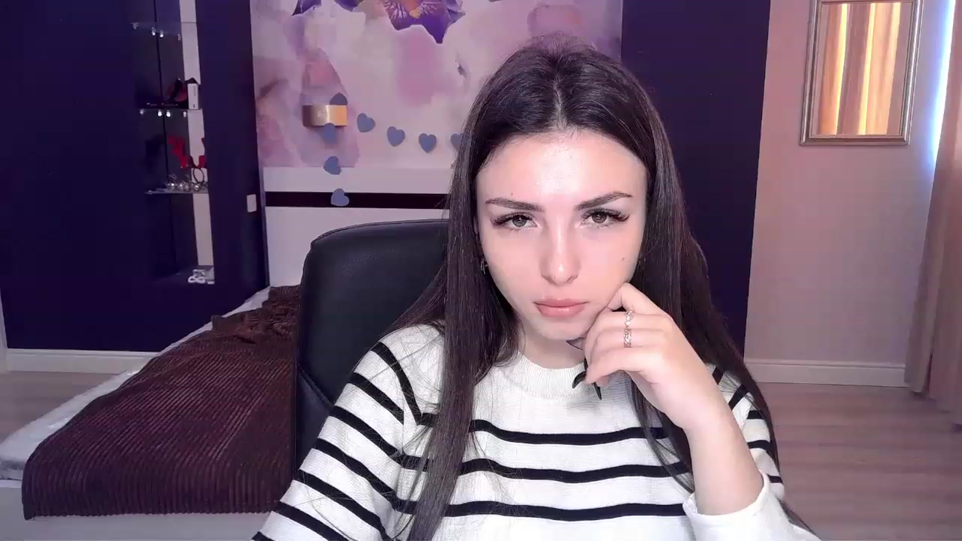 Gallery image thumbnail from Kamila_Rouds's myfreecams stream on, 12/30/2022, 11:16 image 2 of 20