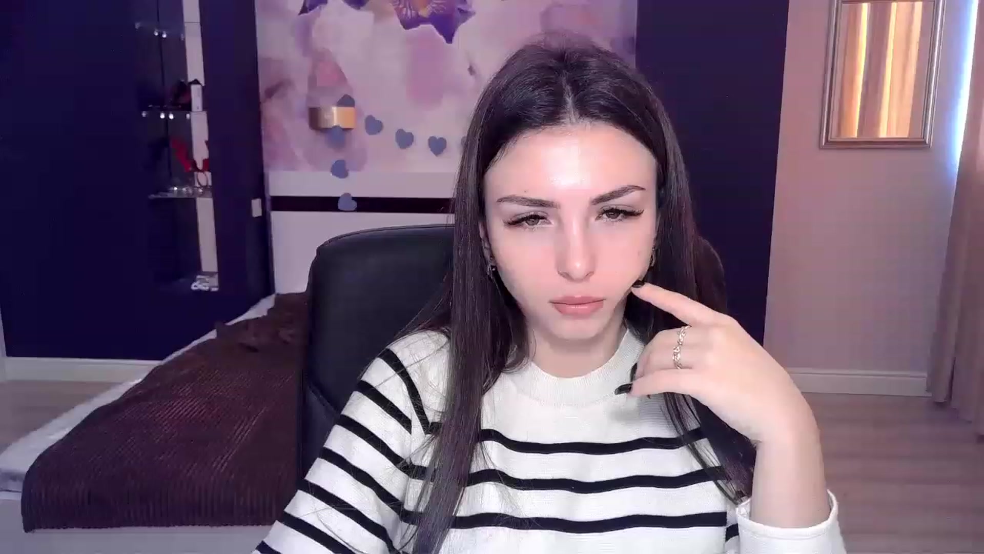 Gallery image thumbnail from Kamila_Rouds's myfreecams stream on, 12/30/2022, 11:16 image 1 of 20