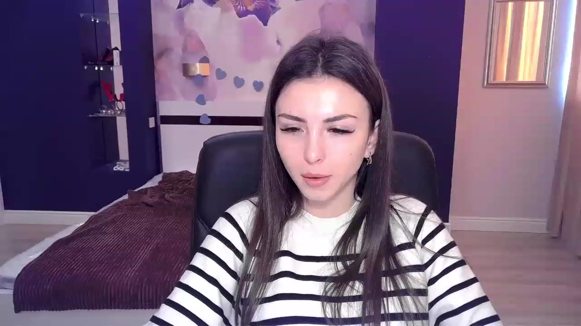 Gallery image thumbnail from Kamila_Rouds's myfreecams stream on, 12/30/2022, 11:16 image 9 of 20