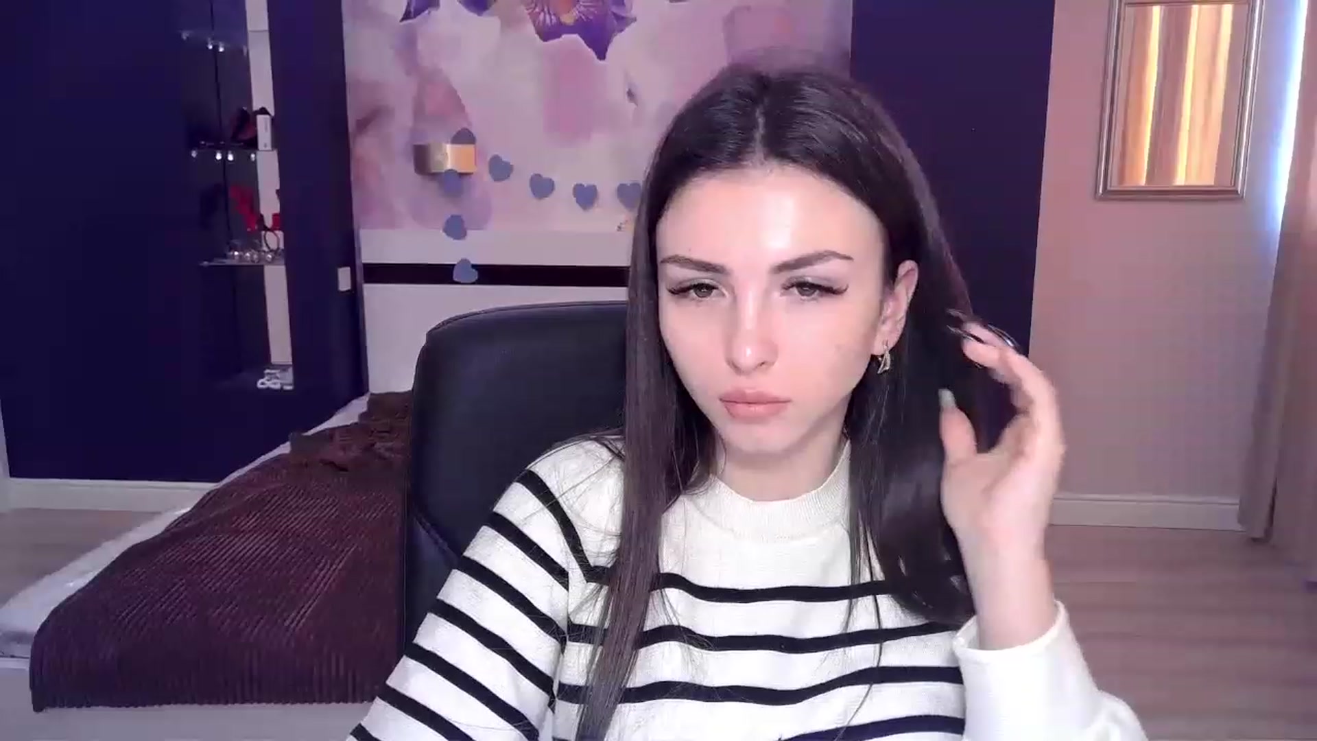 Gallery image thumbnail from Kamila_Rouds's myfreecams stream on, 12/30/2022, 11:16 image 3 of 20