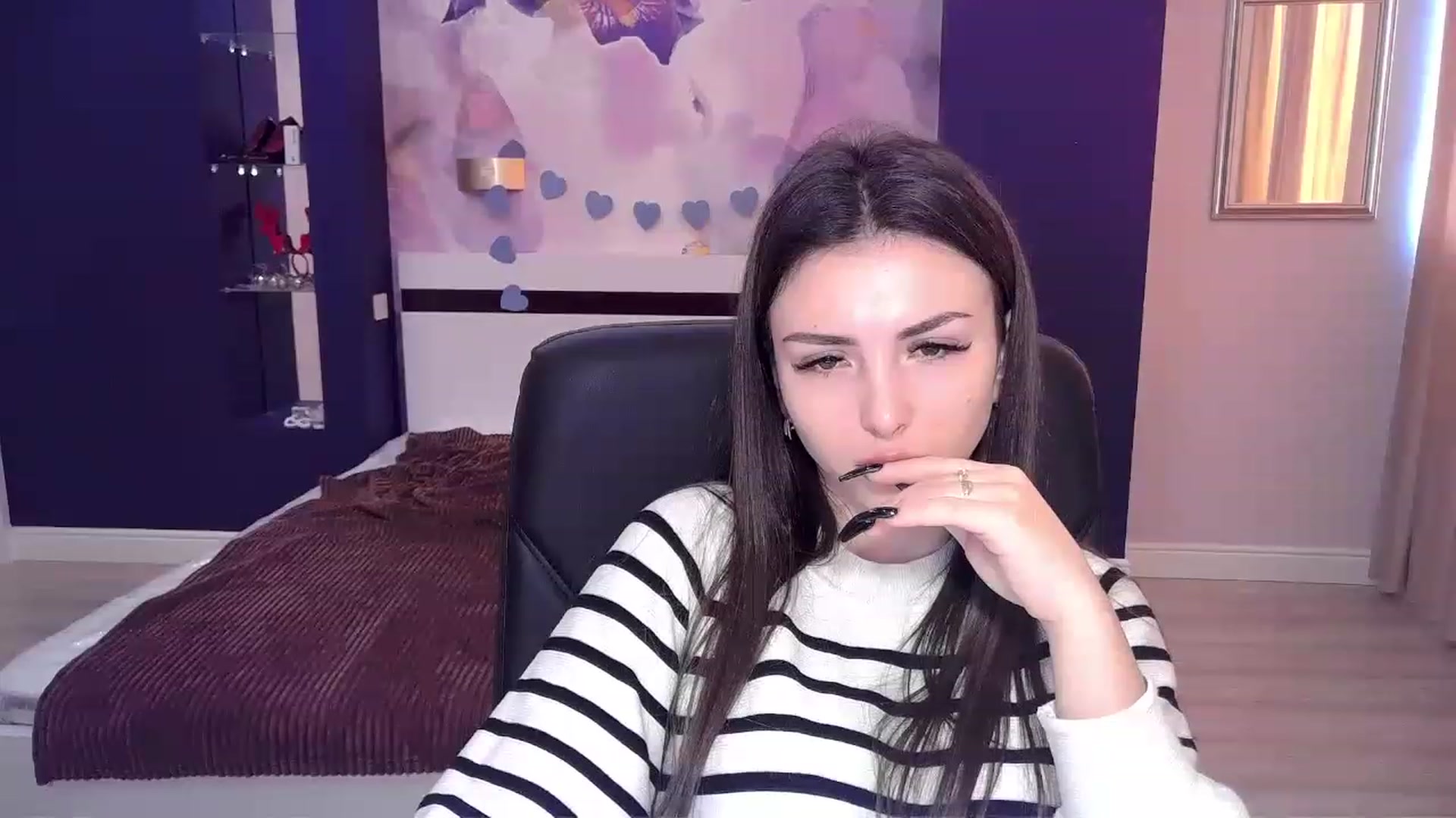 Gallery image thumbnail from Kamila_Rouds's myfreecams stream on, 12/30/2022, 11:16 image 12 of 20
