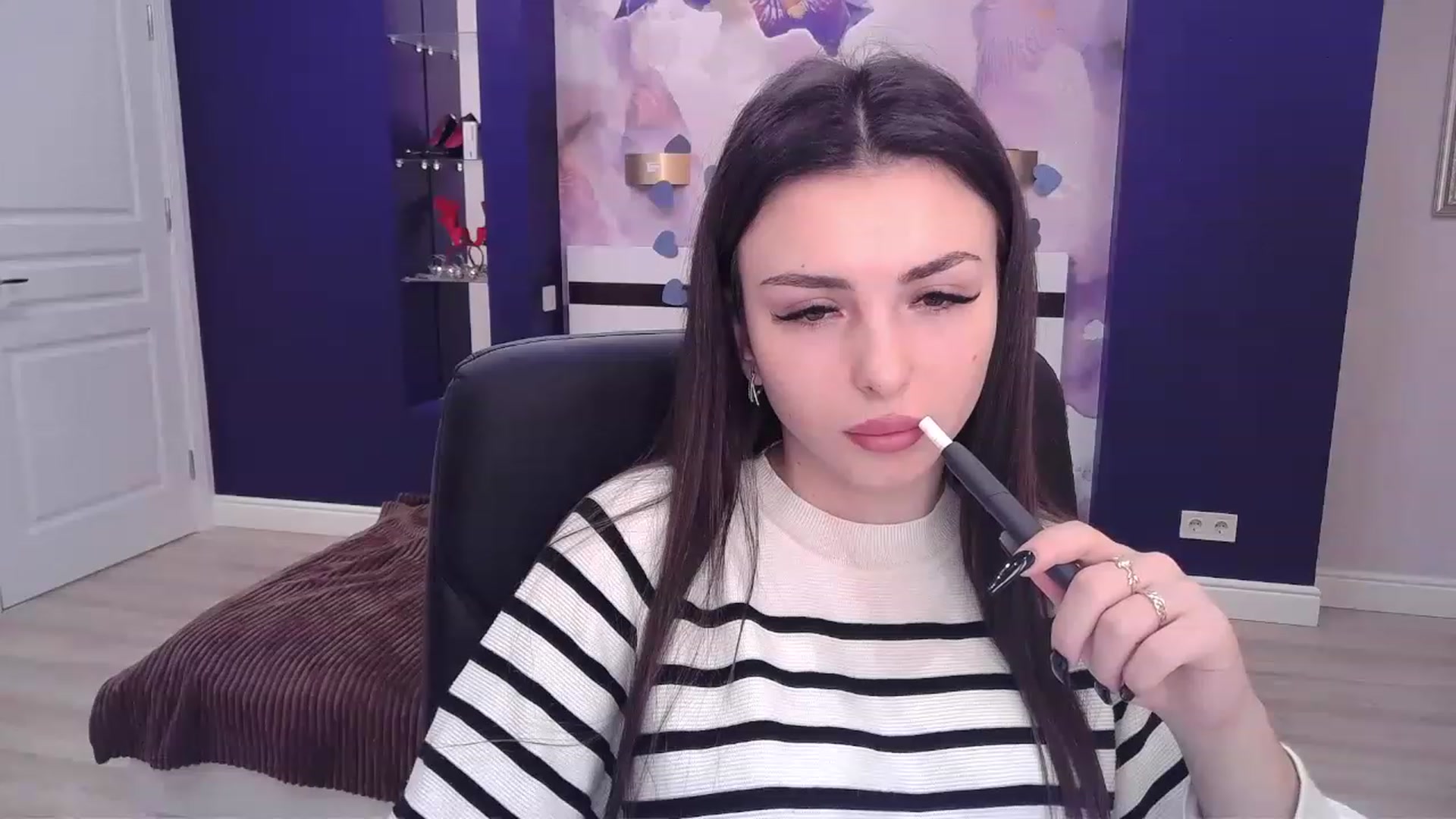 Gallery image thumbnail from Kamila_Rouds's myfreecams stream on, 01/04/2023, 09:43 image 8 of 20