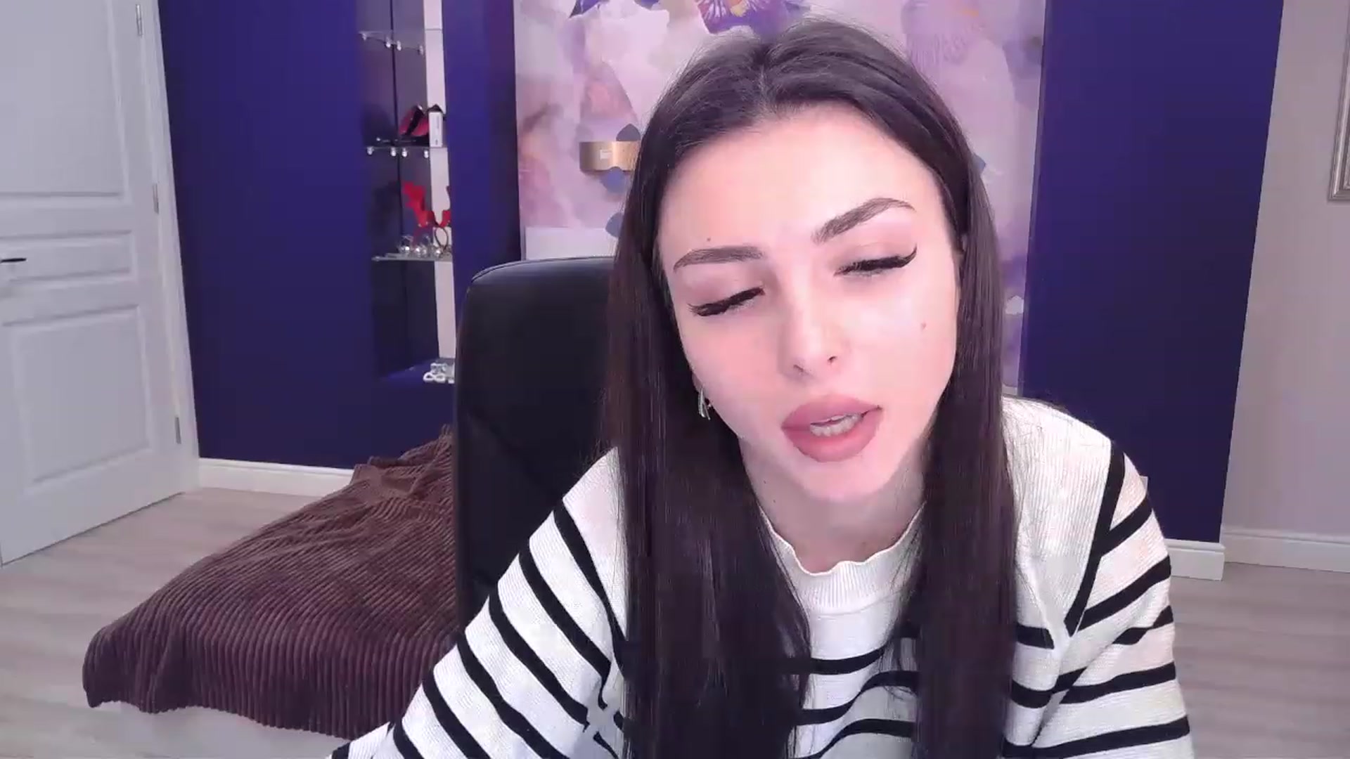 Gallery image thumbnail from Kamila_Rouds's myfreecams stream on, 01/04/2023, 09:43 image 3 of 20