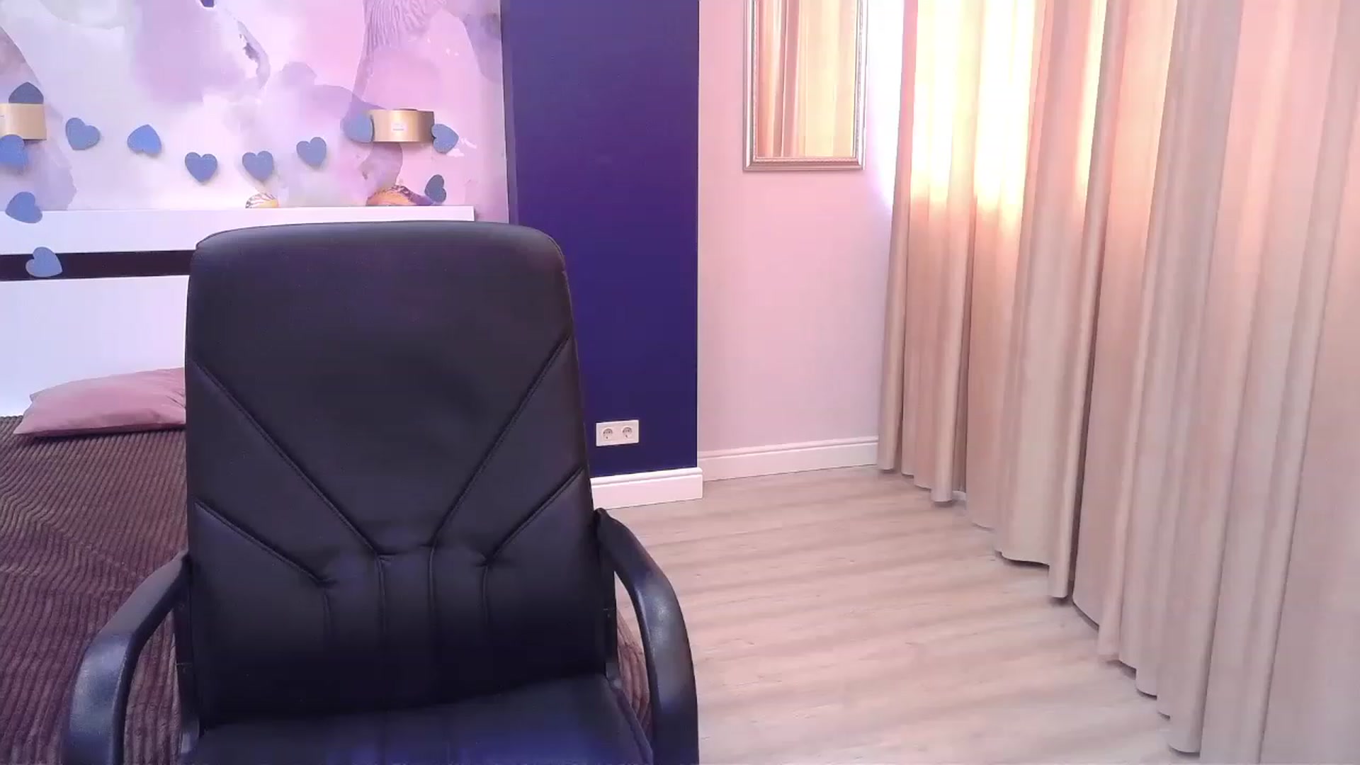 Gallery image thumbnail from Kamila_Rouds's myfreecams stream on, 01/06/2023, 09:18 image 11 of 20