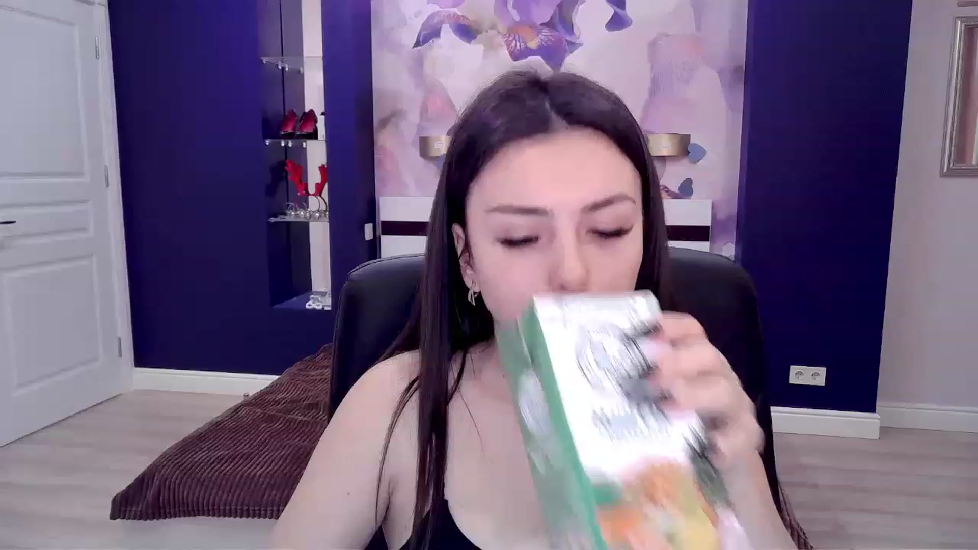 Gallery image thumbnail from Kamila_Rouds's myfreecams stream on, 01/16/2023, 08:17 image 10 of 20