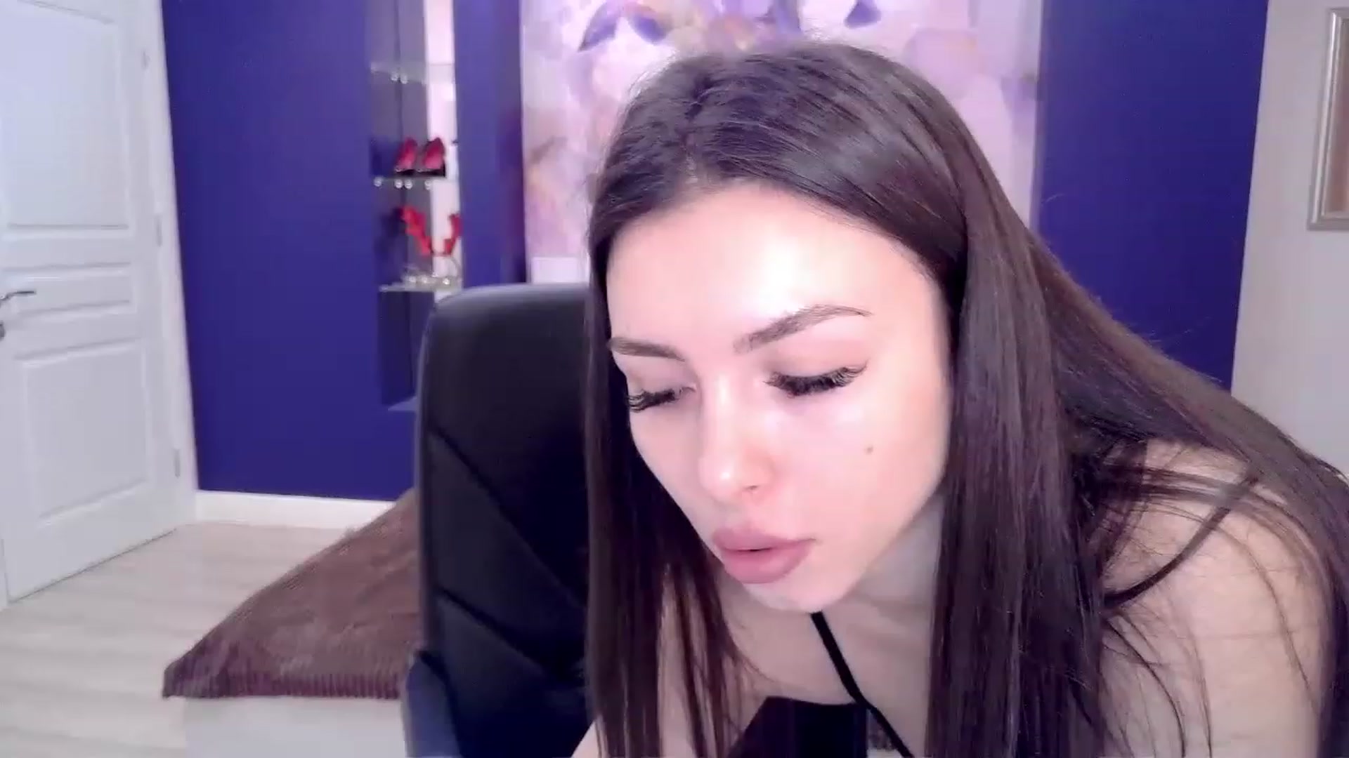 Gallery image thumbnail from Kamila_Rouds's myfreecams stream on, 01/16/2023, 10:05 image 13 of 20
