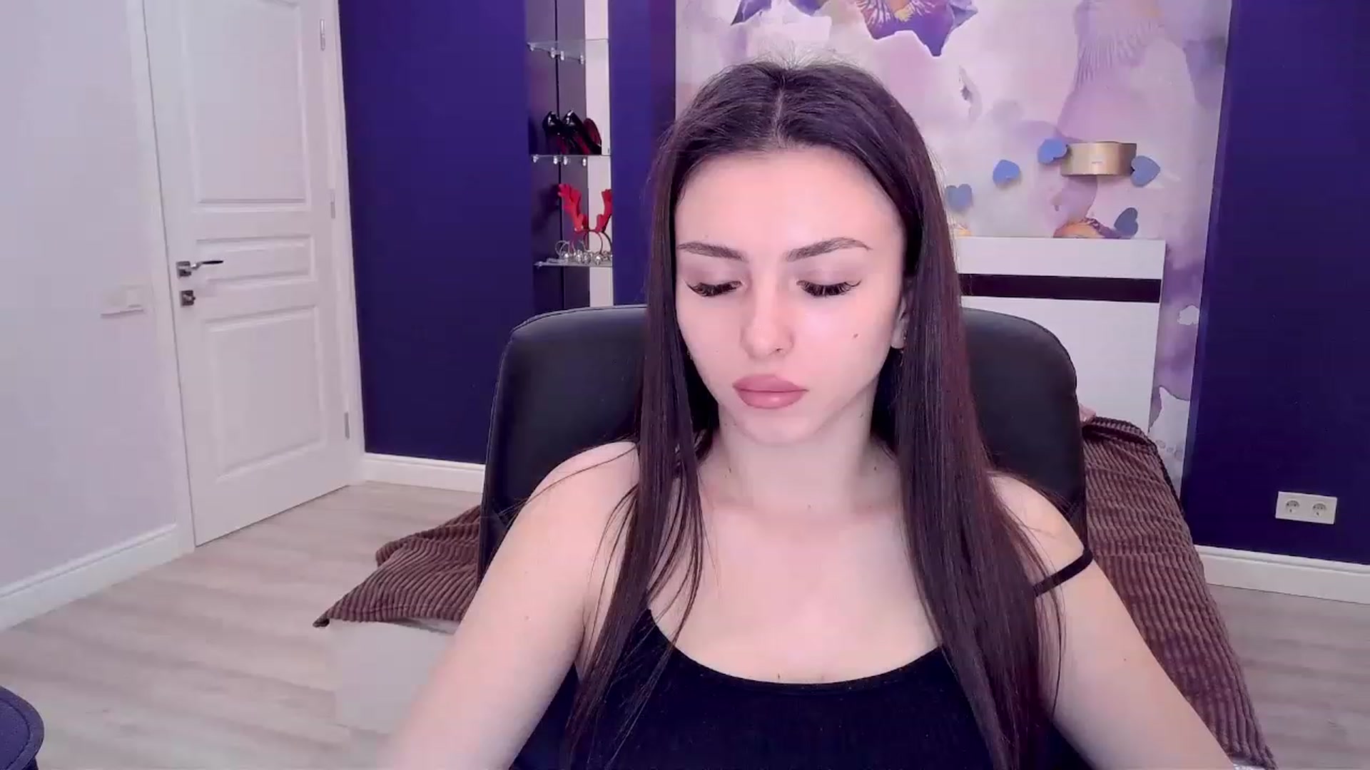 Gallery image thumbnail from Kamila_Rouds's myfreecams stream on, 01/18/2023, 10:44 image 2 of 20