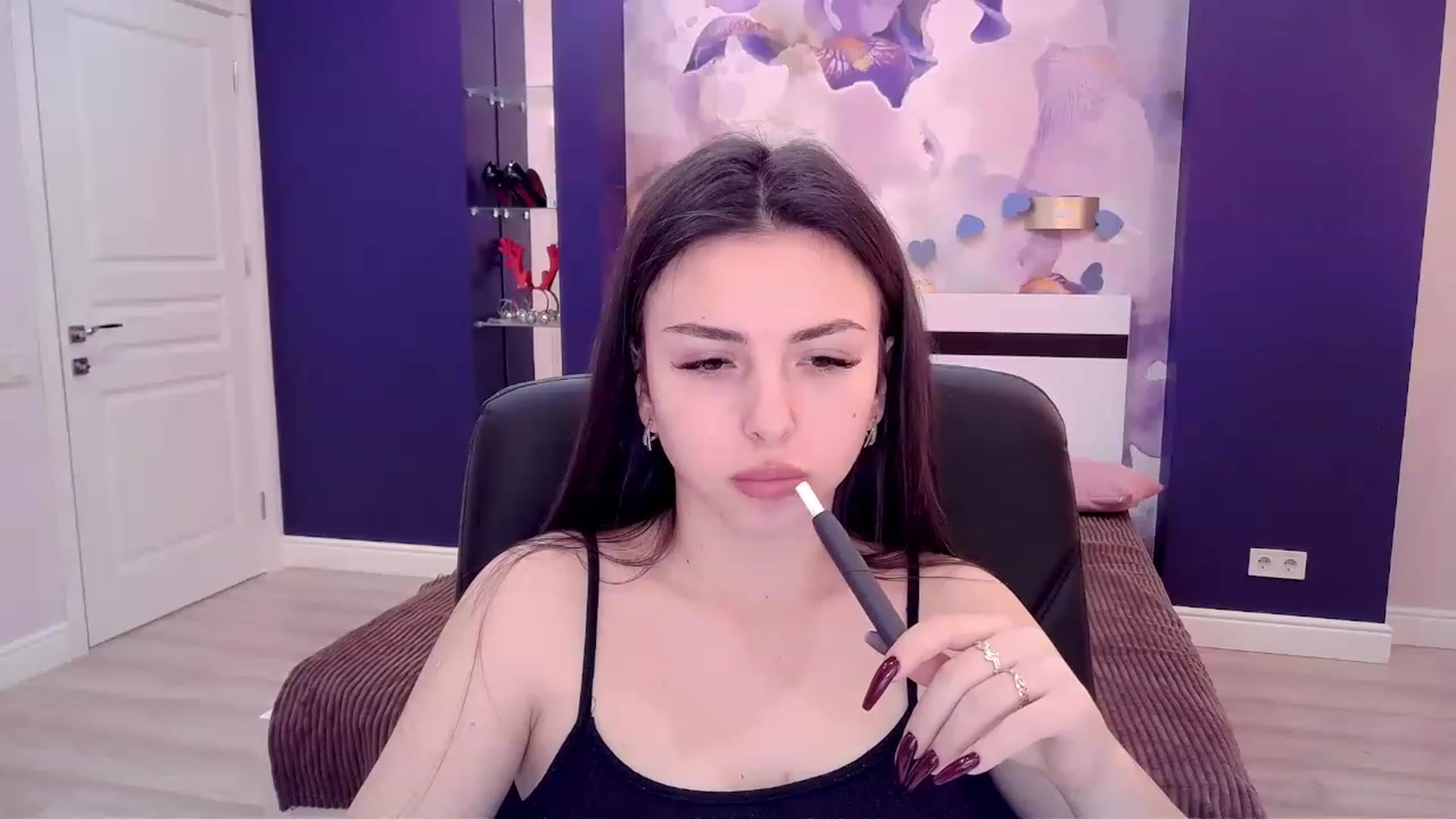 Gallery image thumbnail from Kamila_Rouds's myfreecams stream on, 01/19/2023, 11:31 image 10 of 20