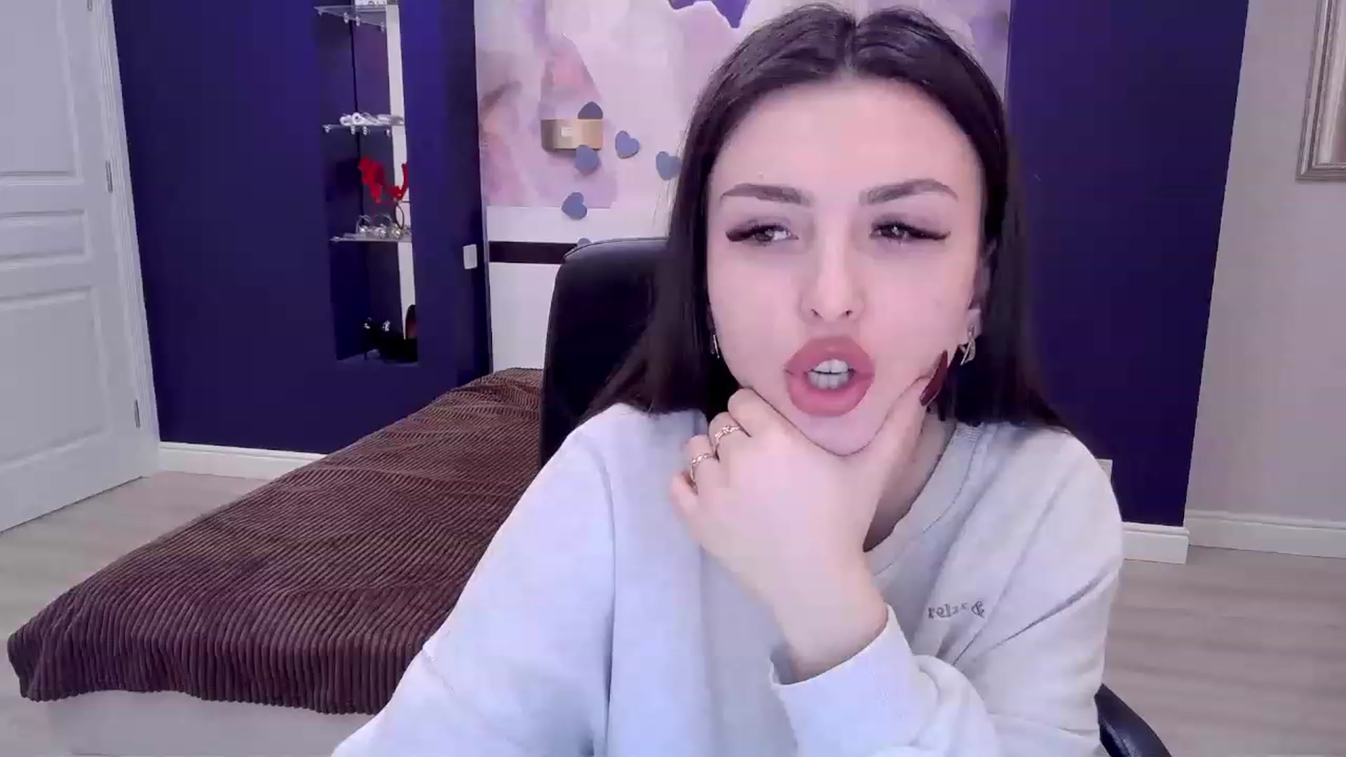 Gallery image thumbnail from Kamila_Rouds's myfreecams stream on, 02/03/2023, 11:11 image 18 of 20