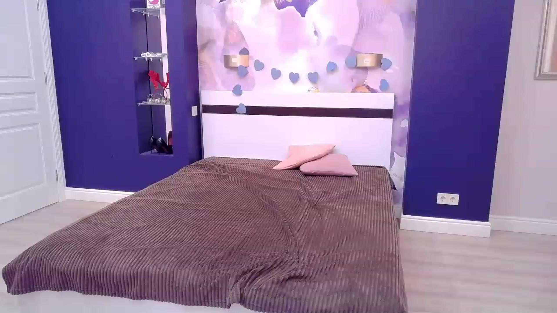 Gallery image thumbnail from Kamila_Rouds's myfreecams stream on, 02/03/2023, 11:11 image 7 of 20