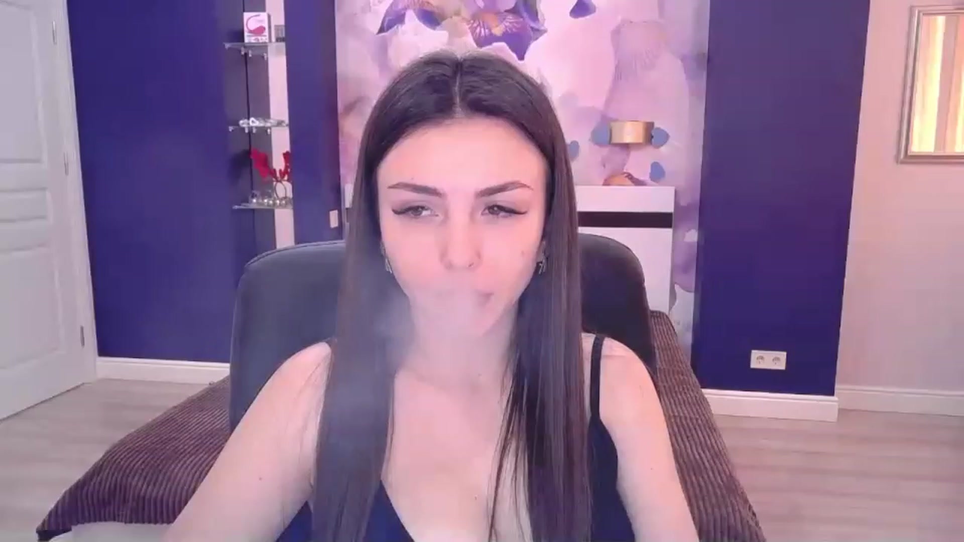 Gallery image thumbnail from Kamila_Rouds's myfreecams stream on, 02/13/2023, 11:43 image 5 of 20