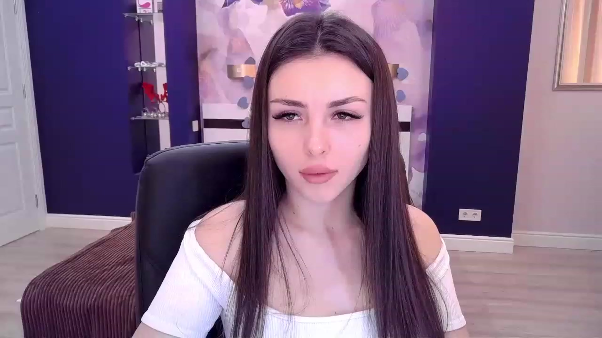Gallery image thumbnail from Kamila_Rouds's myfreecams stream on, 02/17/2023, 10:02 image 12 of 20