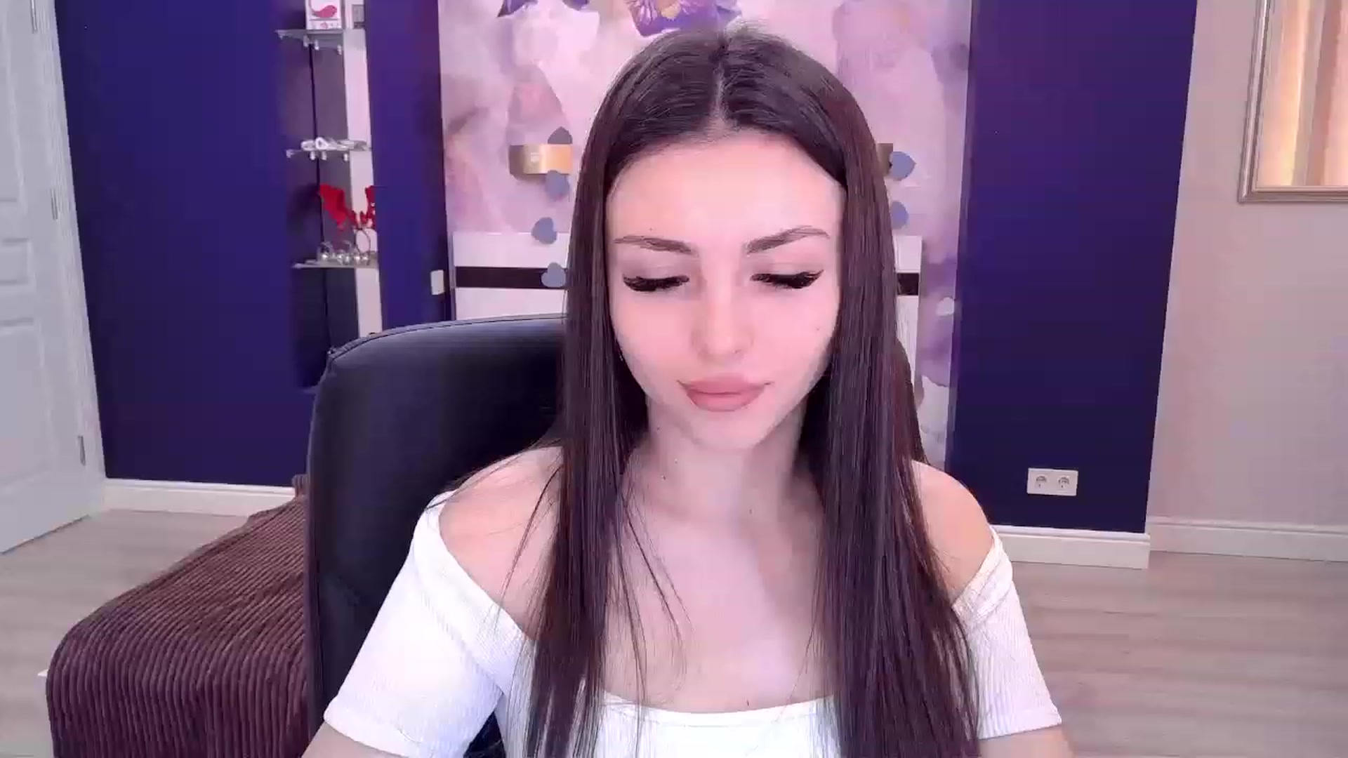 Gallery image thumbnail from Kamila_Rouds's myfreecams stream on, 02/17/2023, 10:02 image 11 of 20