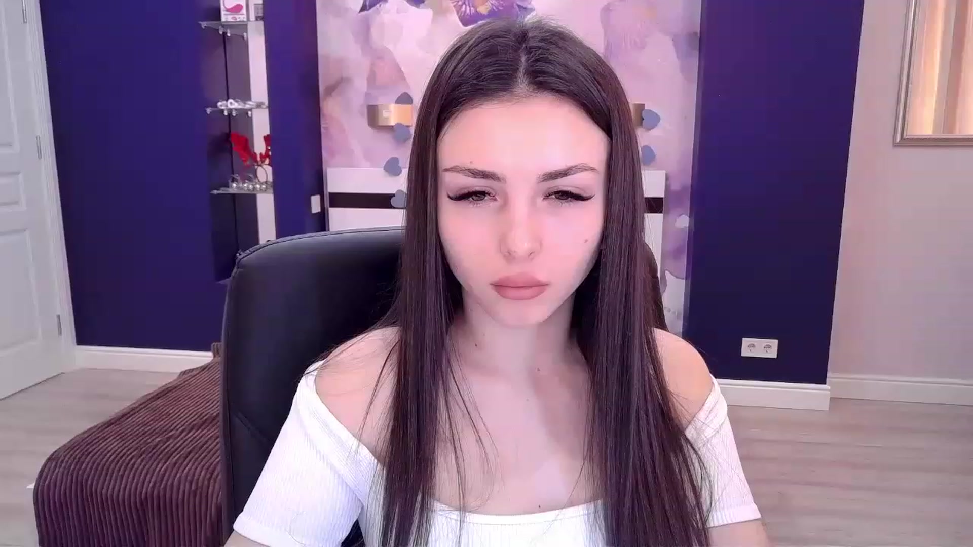 Gallery image thumbnail from Kamila_Rouds's myfreecams stream on, 02/17/2023, 10:02 image 10 of 20