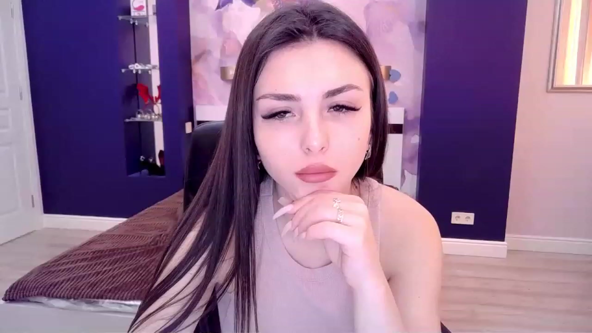 Gallery image thumbnail from Kamila_Rouds's myfreecams stream on, 02/23/2023, 11:07 image 1 of 20