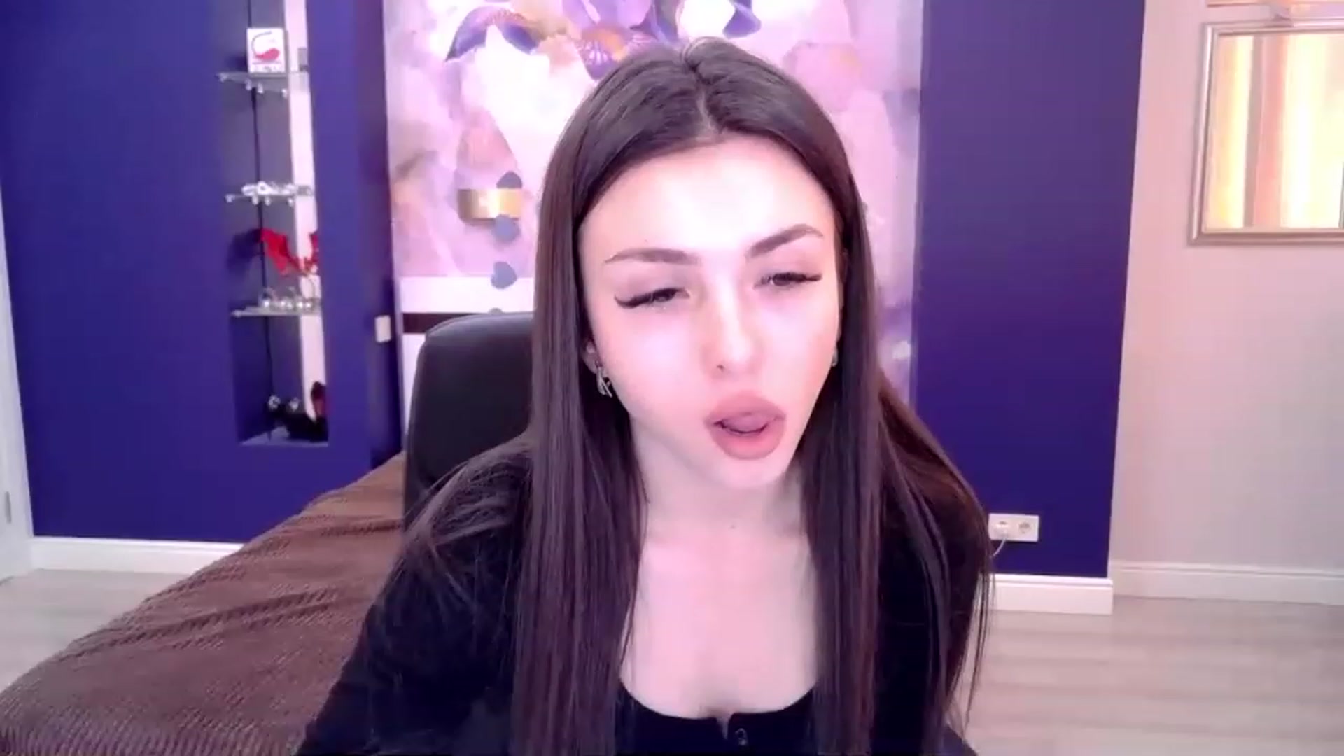Gallery image thumbnail from Kamila_Rouds's myfreecams stream on, 03/02/2023, 11:40 image 4 of 20
