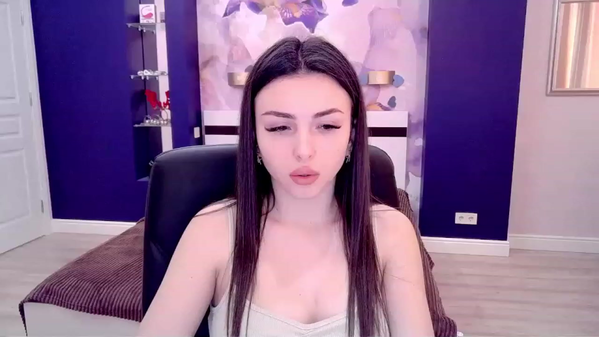 Gallery image thumbnail from Kamila_Rouds's myfreecams stream on, 03/07/2023, 10:34 image 1 of 20