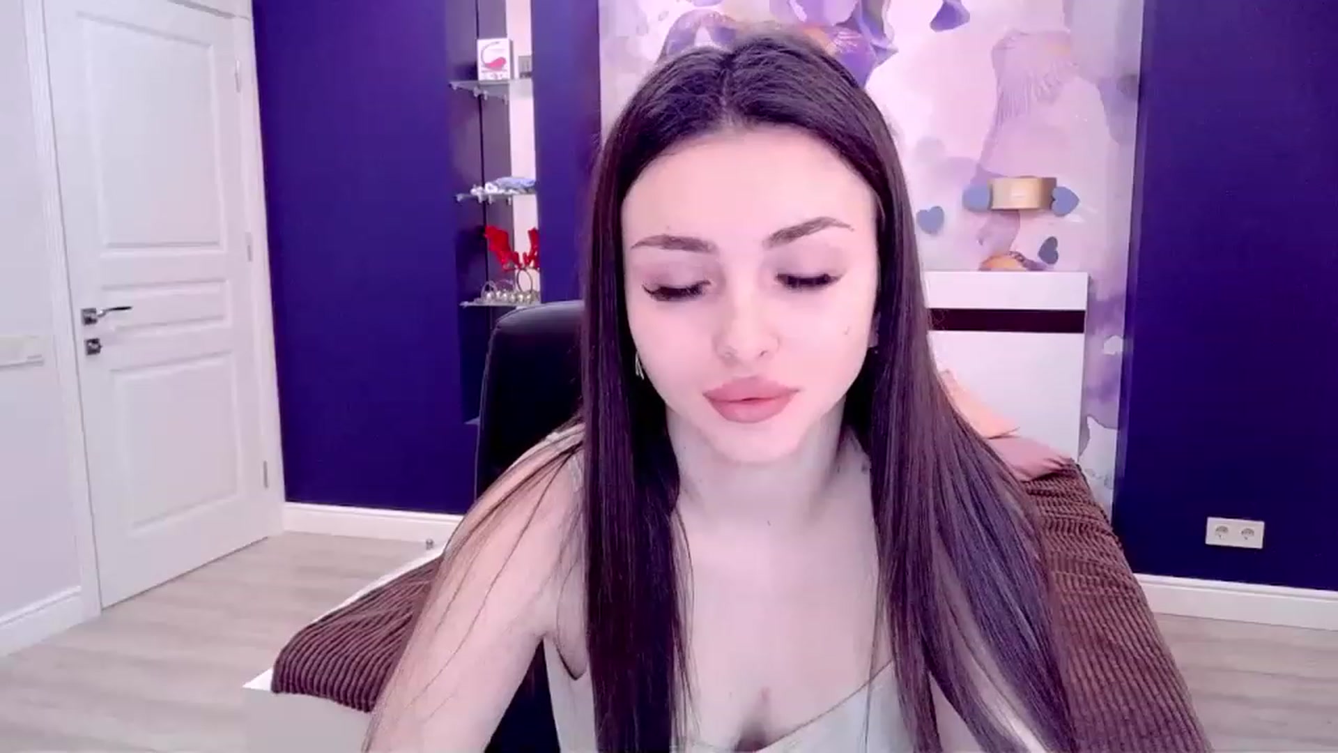 Gallery image thumbnail from Kamila_Rouds's myfreecams stream on, 03/09/2023, 08:50 image 8 of 20