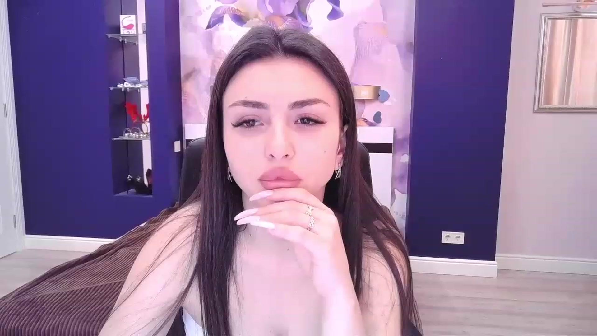 Gallery image thumbnail from Kamila_Rouds's myfreecams stream on, 03/13/2023, 09:40 image 14 of 20