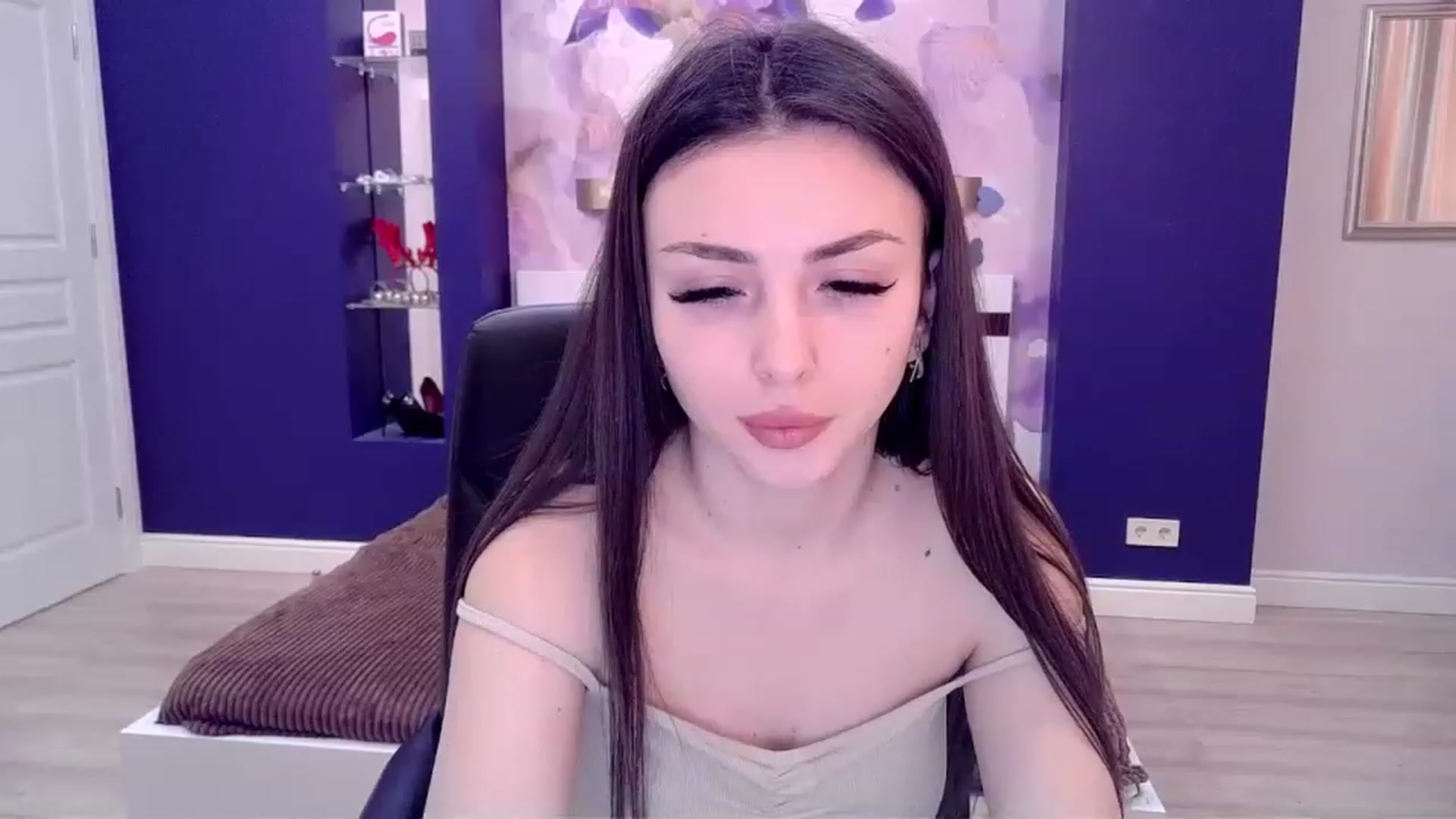 Gallery image thumbnail from Kamila_Rouds's myfreecams stream on, 03/15/2023, 08:43 image 16 of 20
