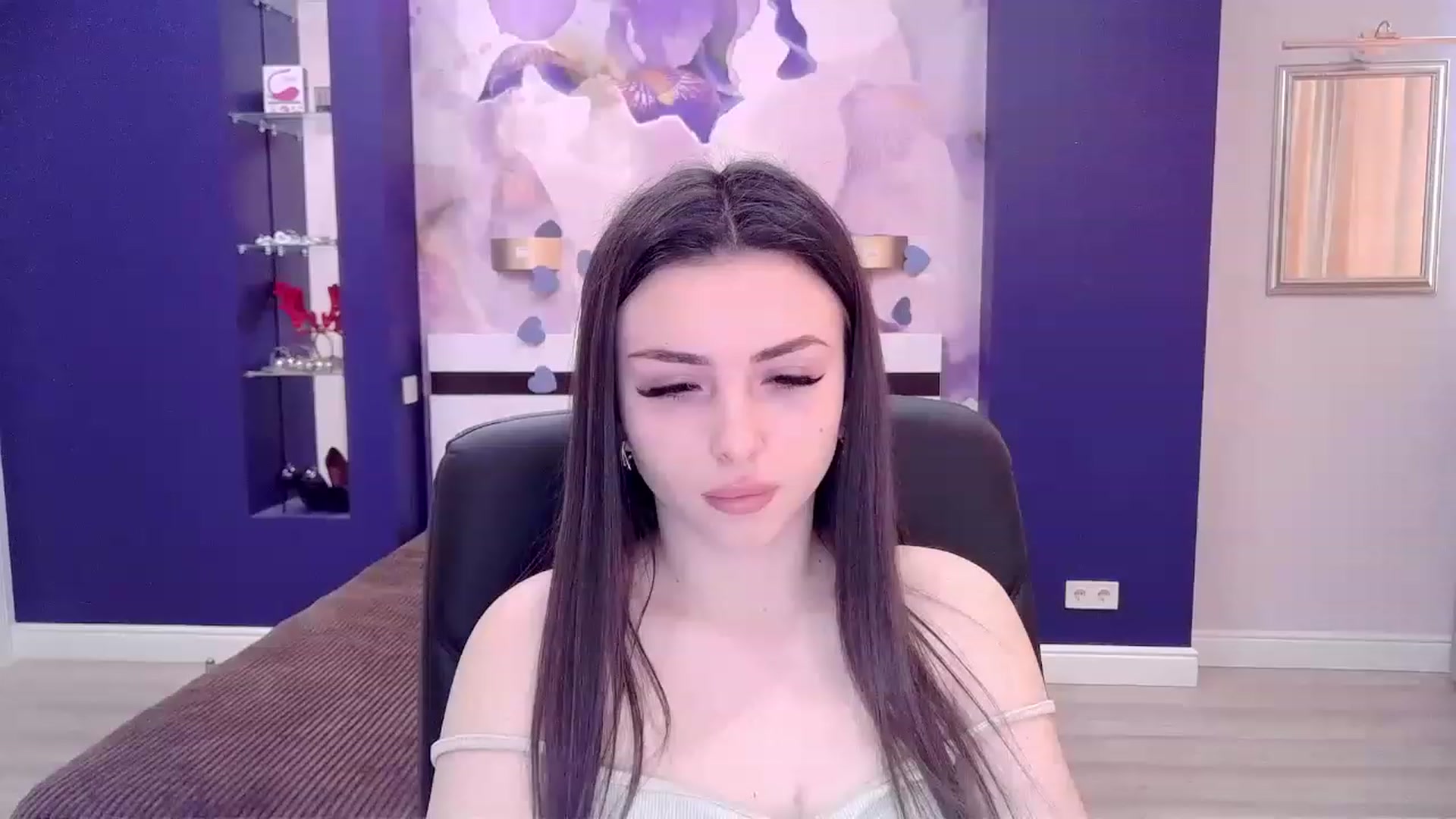 Gallery image thumbnail from Kamila_Rouds's myfreecams stream on, 03/17/2023, 07:51 image 1 of 20