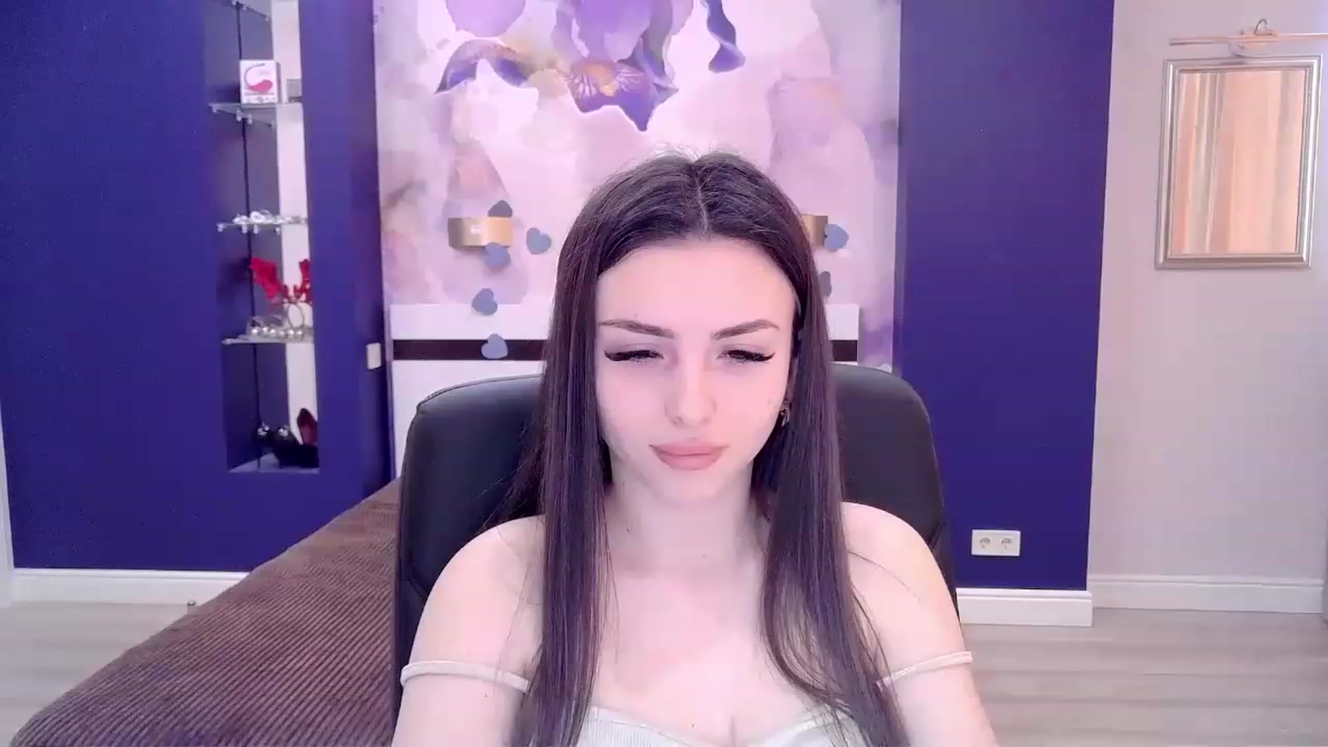Gallery image thumbnail from Kamila_Rouds's myfreecams stream on, 03/17/2023, 07:51 image 6 of 20