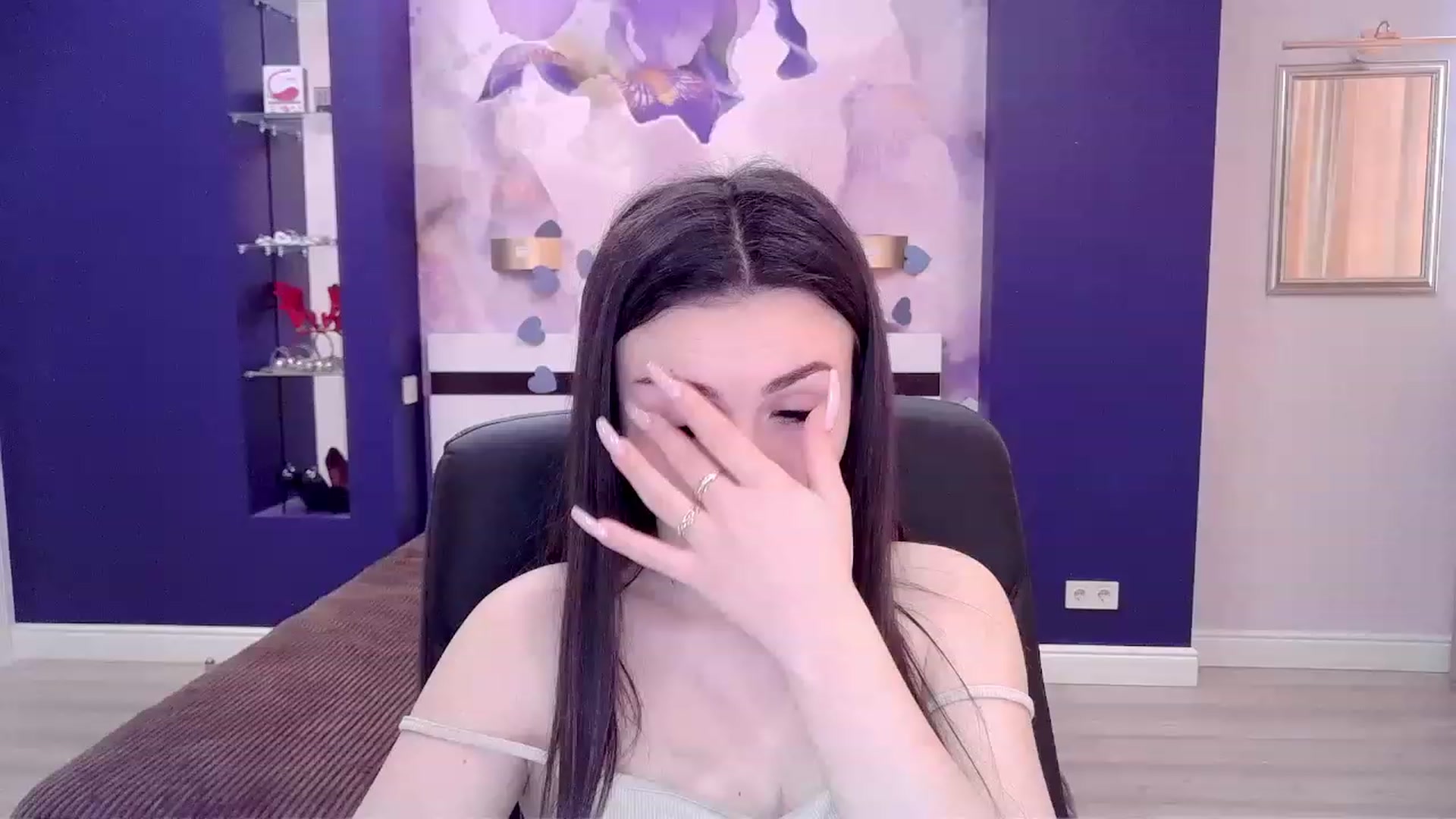 Gallery image thumbnail from Kamila_Rouds's myfreecams stream on, 03/17/2023, 07:51 image 2 of 20