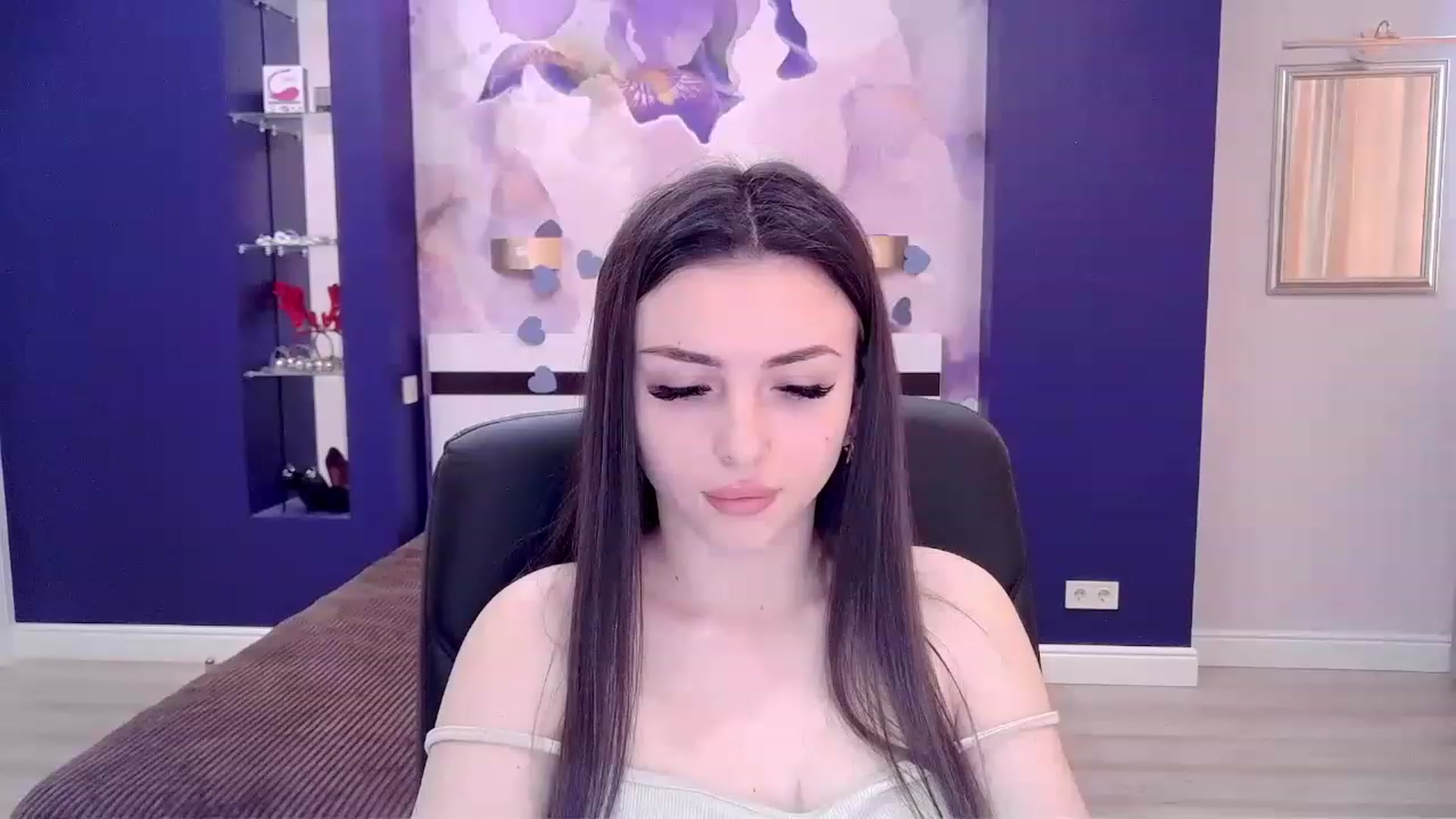 Gallery image thumbnail from Kamila_Rouds's myfreecams stream on, 03/17/2023, 07:51 image 4 of 20