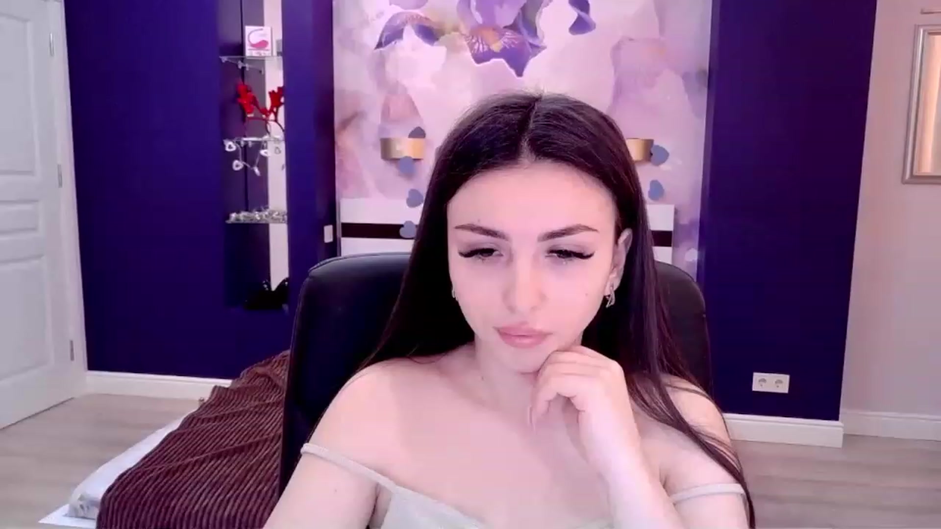 Gallery image thumbnail from Kamila_Rouds's myfreecams stream on, 04/12/2023, 07:40 image 13 of 20