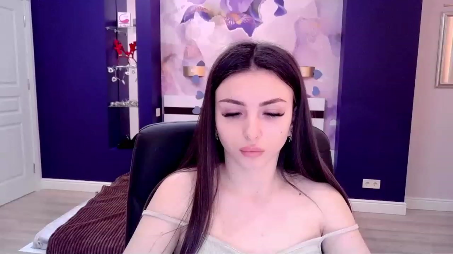 Gallery image thumbnail from Kamila_Rouds's myfreecams stream on, 04/12/2023, 07:40 image 9 of 20