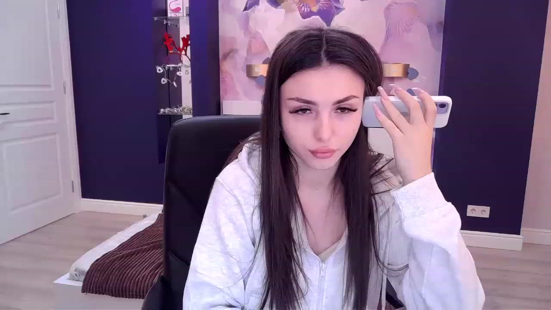 Gallery image thumbnail from Kamila_Rouds's myfreecams stream on, 04/12/2023, 10:29 image 10 of 20