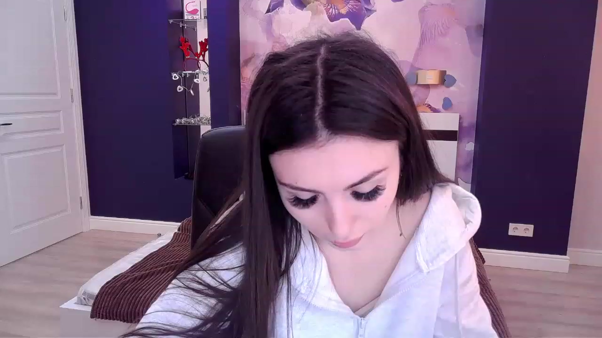 Gallery image thumbnail from Kamila_Rouds's myfreecams stream on, 04/12/2023, 10:29 image 6 of 20