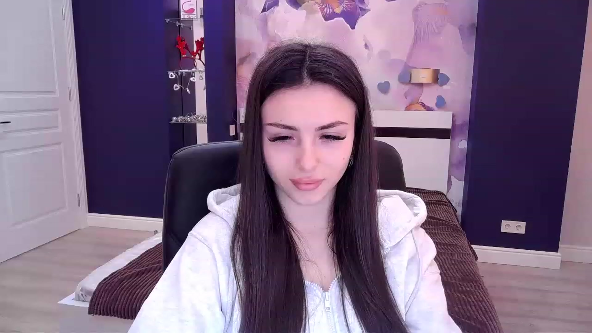 Gallery image thumbnail from Kamila_Rouds's myfreecams stream on, 04/12/2023, 10:29 image 2 of 20