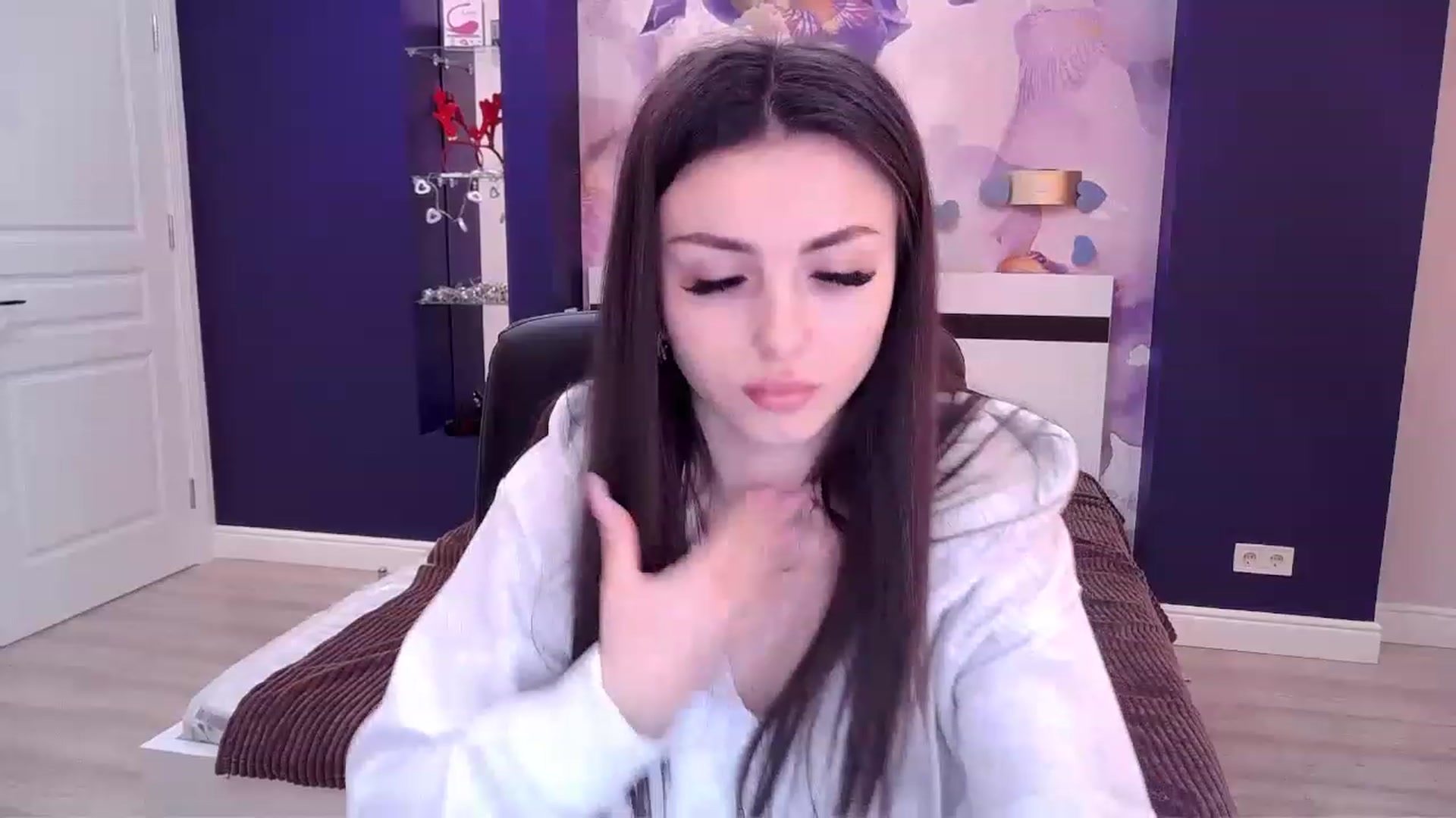 Gallery image thumbnail from Kamila_Rouds's myfreecams stream on, 04/12/2023, 10:29 image 11 of 20