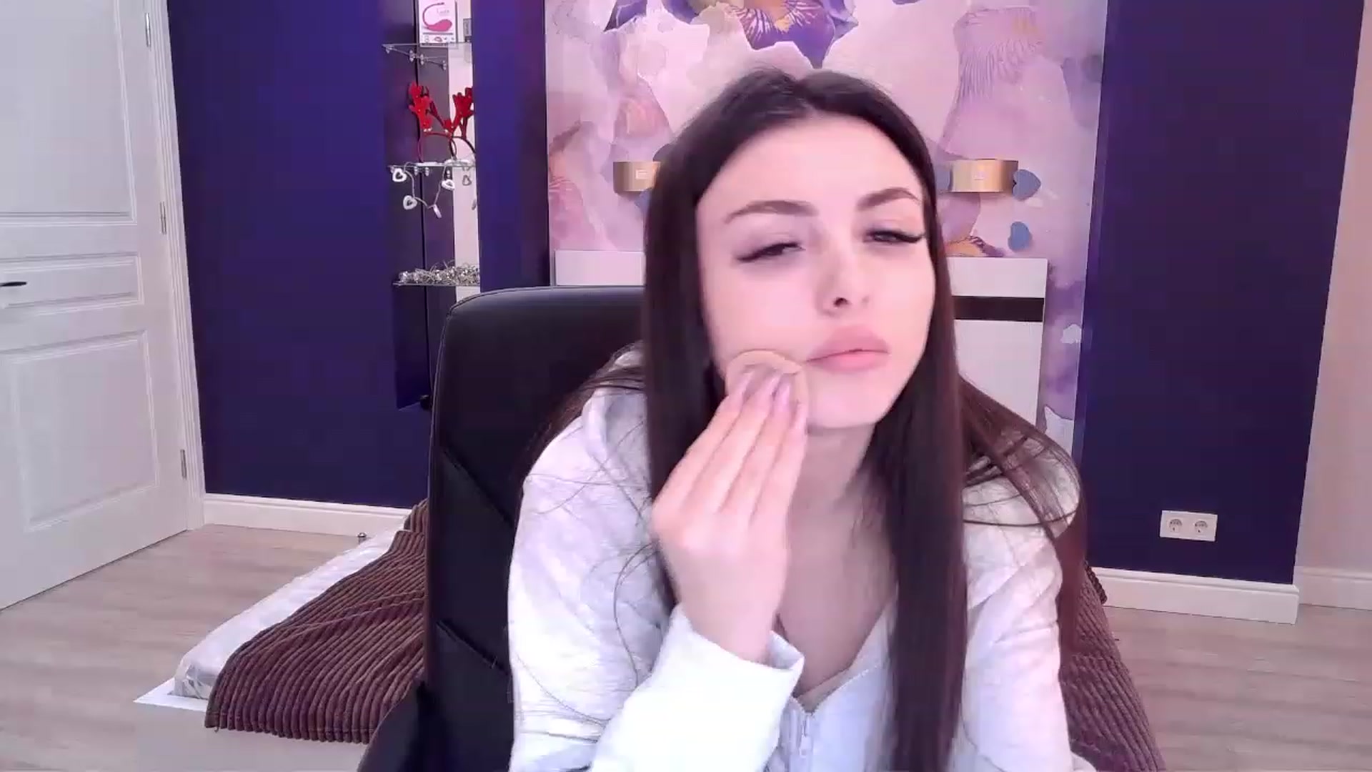 Gallery image thumbnail from Kamila_Rouds's myfreecams stream on, 04/12/2023, 10:29 image 9 of 20