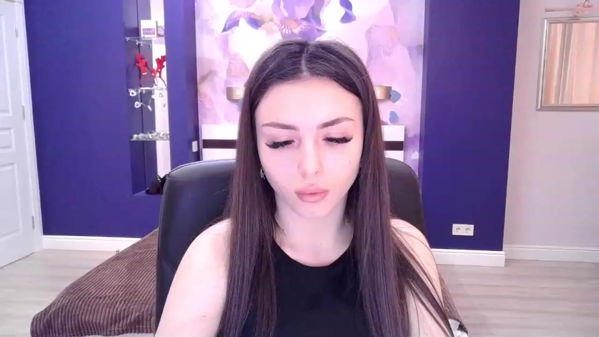 Gallery image thumbnail from Kamila_Rouds's myfreecams stream on, 04/13/2023, 08:09 image 10 of 20