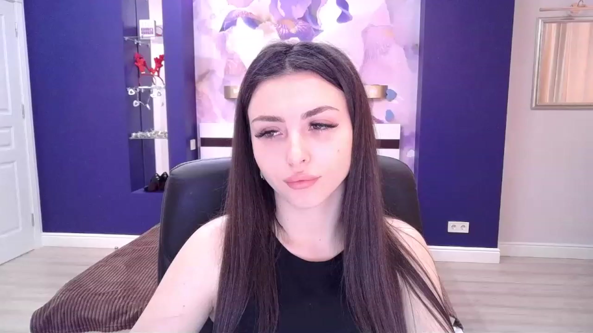 Gallery image thumbnail from Kamila_Rouds's myfreecams stream on, 04/13/2023, 08:09 image 11 of 20