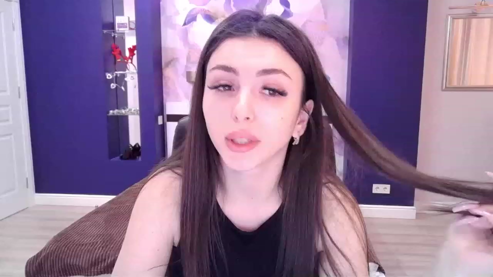 Gallery image thumbnail from Kamila_Rouds's myfreecams stream on, 04/13/2023, 08:09 image 18 of 20