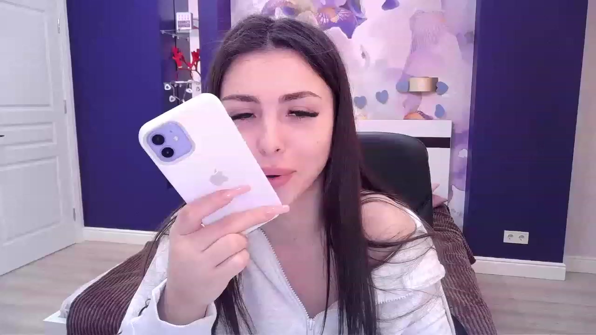 Gallery image thumbnail from Kamila_Rouds's myfreecams stream on, 04/13/2023, 10:11 image 15 of 20