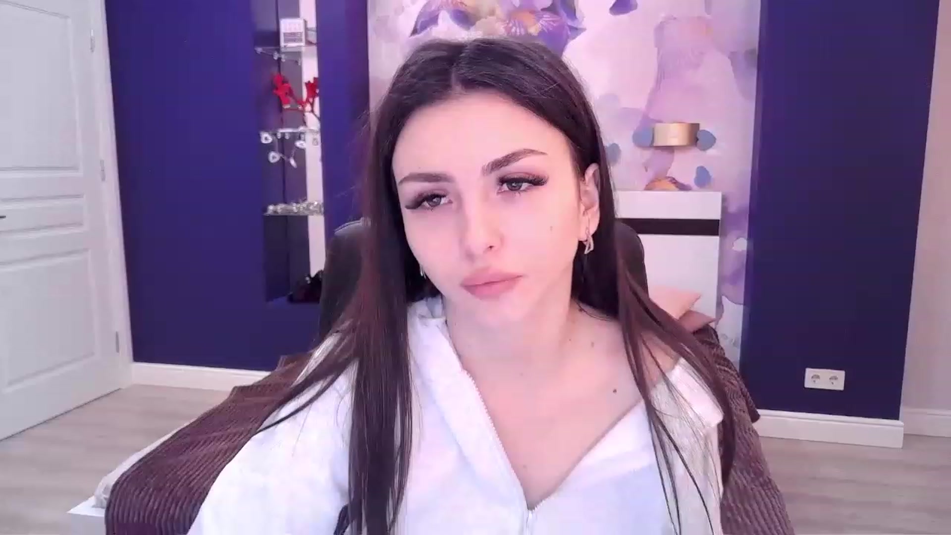 Gallery image thumbnail from Kamila_Rouds's myfreecams stream on, 04/13/2023, 10:11 image 9 of 20