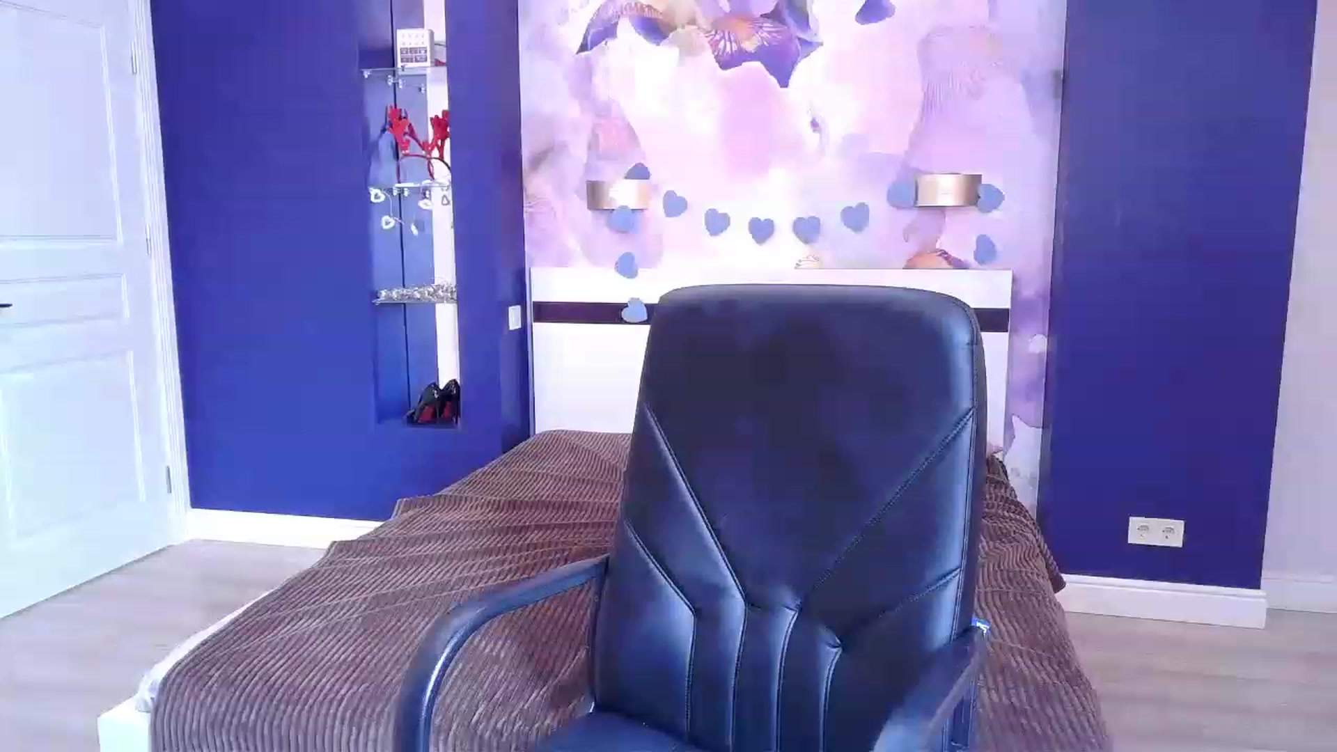Gallery image thumbnail from Kamila_Rouds's myfreecams stream on, 04/13/2023, 10:11 image 12 of 20