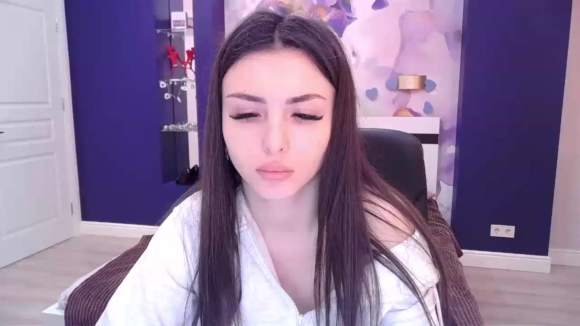 Gallery image thumbnail from Kamila_Rouds's myfreecams stream on, 04/13/2023, 10:11 image 19 of 20