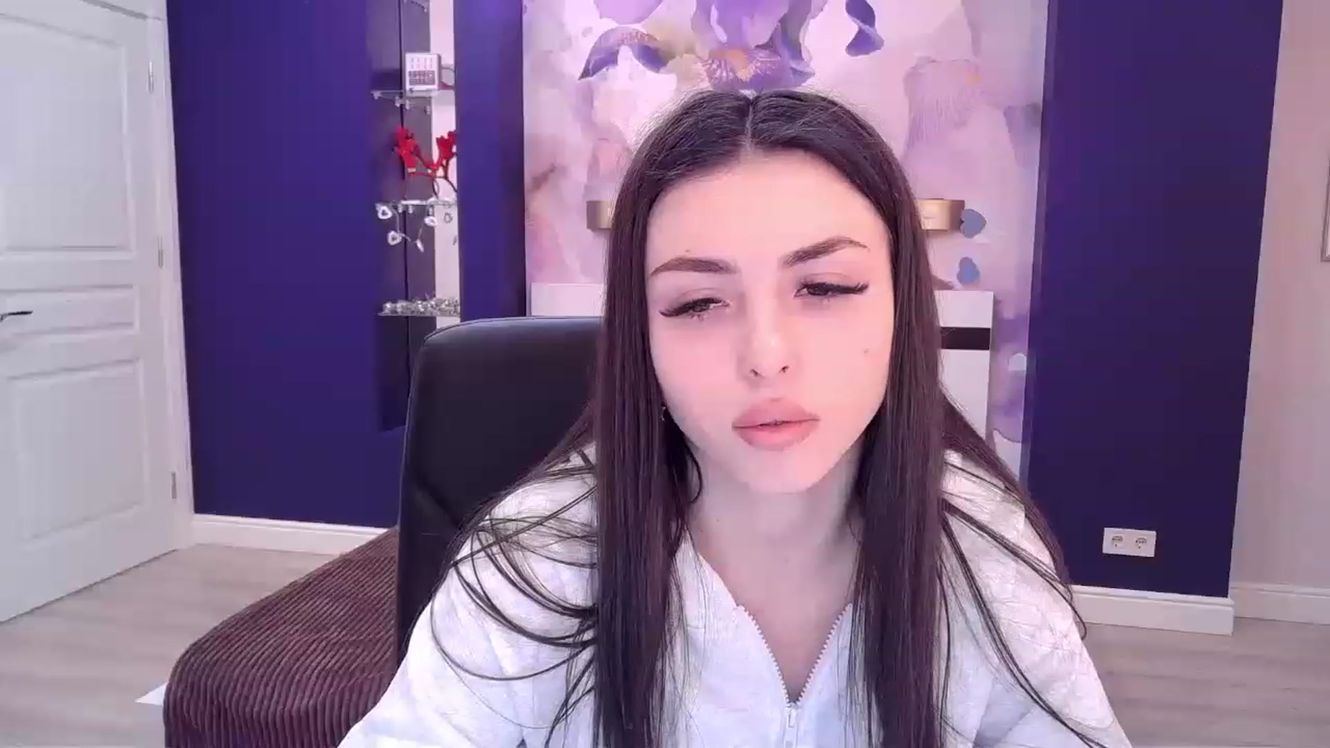 Gallery image thumbnail from Kamila_Rouds's myfreecams stream on, 04/14/2023, 09:46 image 16 of 20
