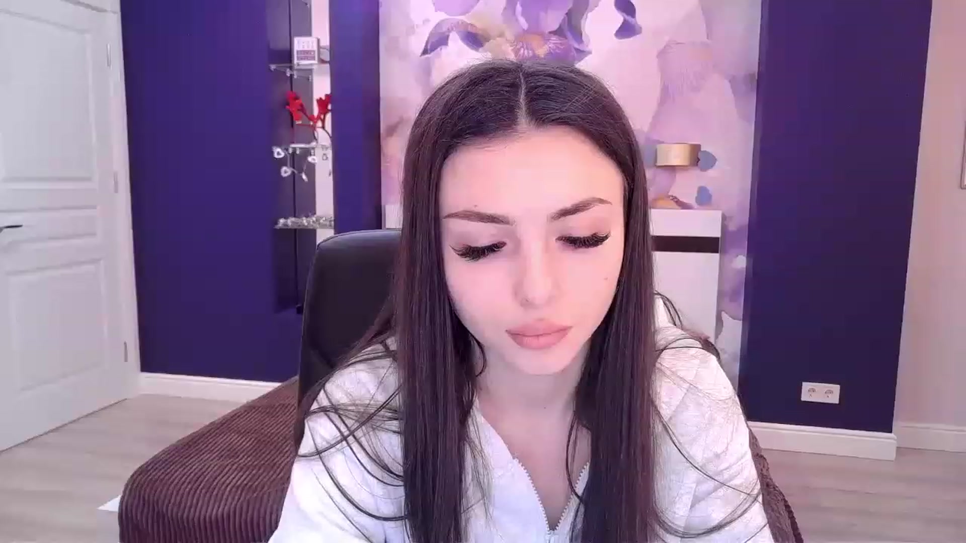 Gallery image thumbnail from Kamila_Rouds's myfreecams stream on, 04/14/2023, 09:46 image 18 of 20