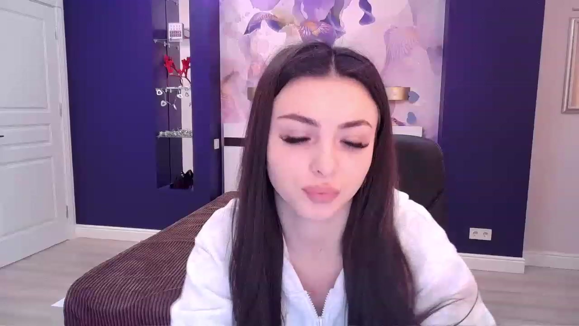Gallery image thumbnail from Kamila_Rouds's myfreecams stream on, 04/14/2023, 09:46 image 7 of 20